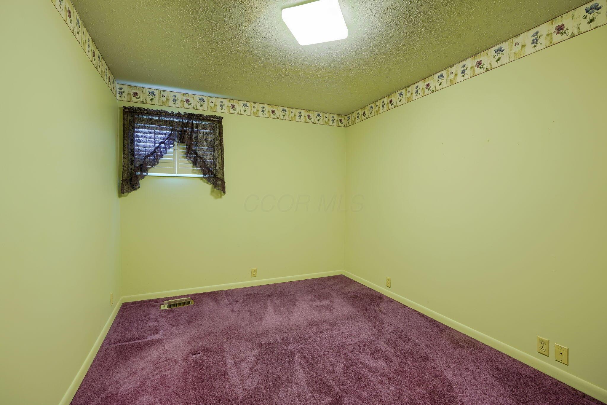 305 E 2nd Street Property Photo 10