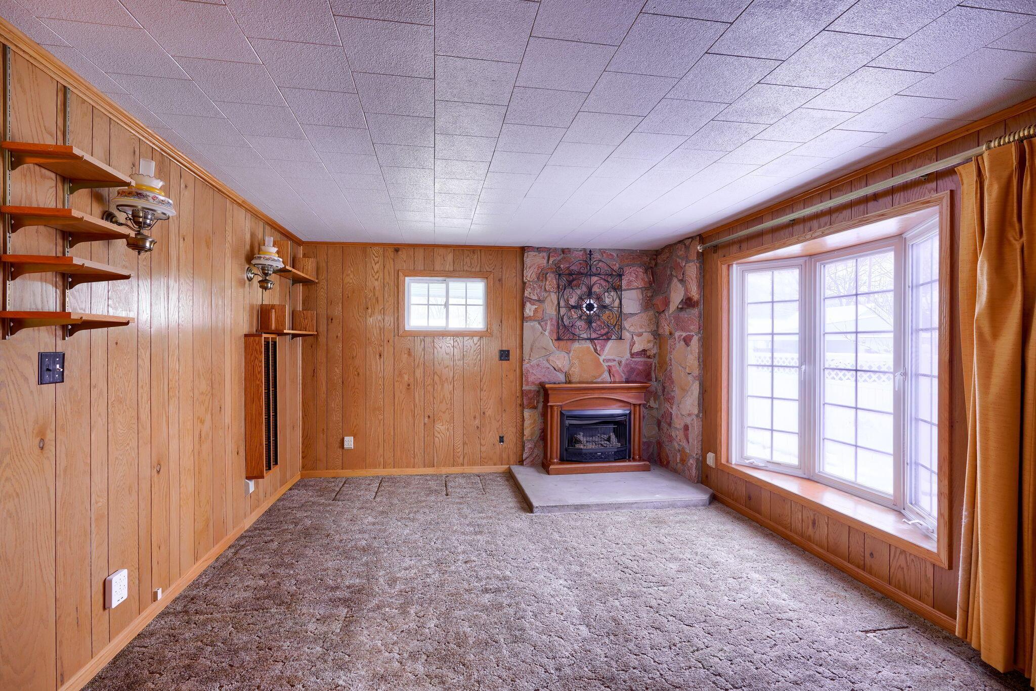 305 E 2nd Street Property Photo 13