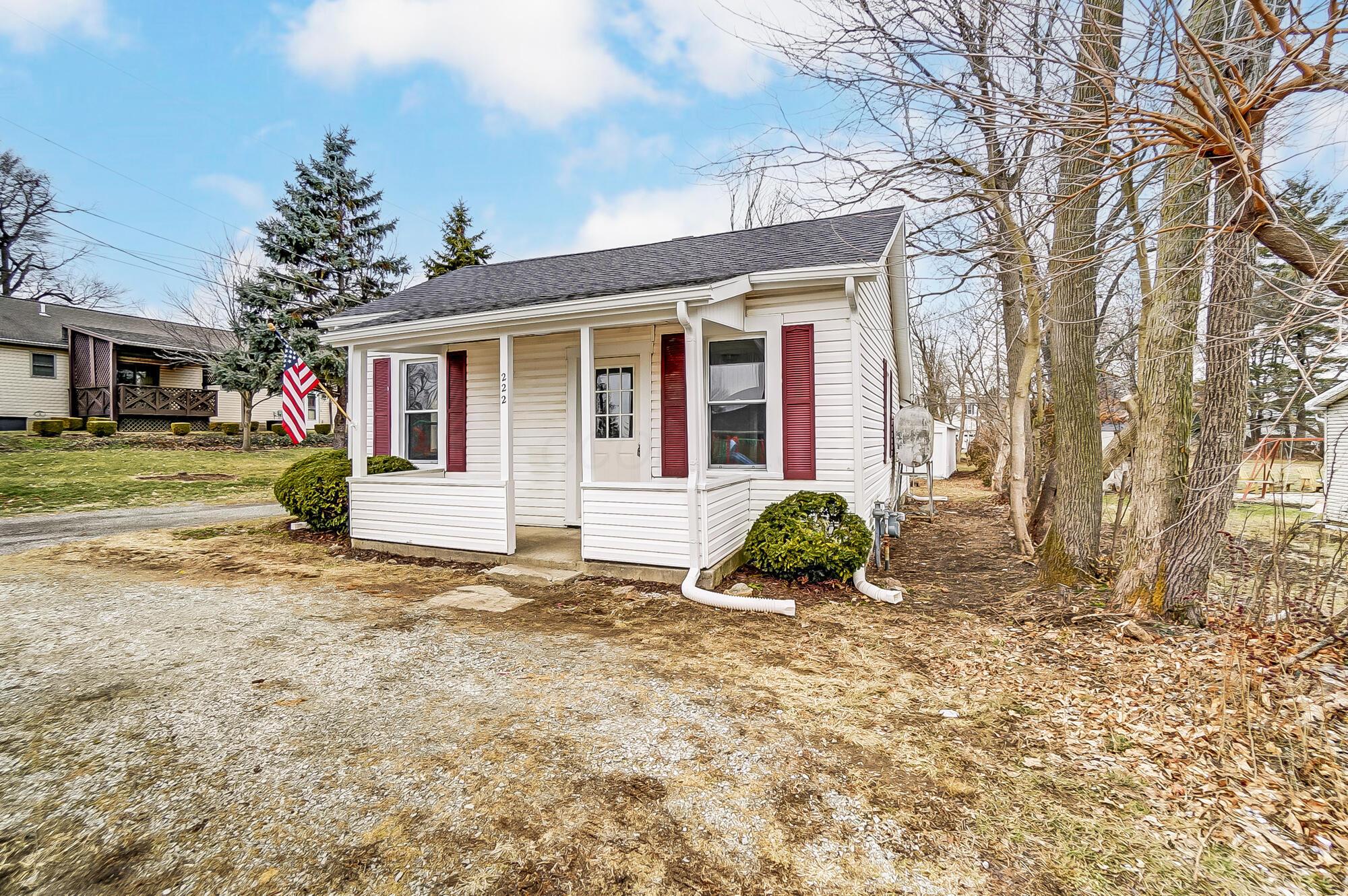 222 N College Street Property Photo 4