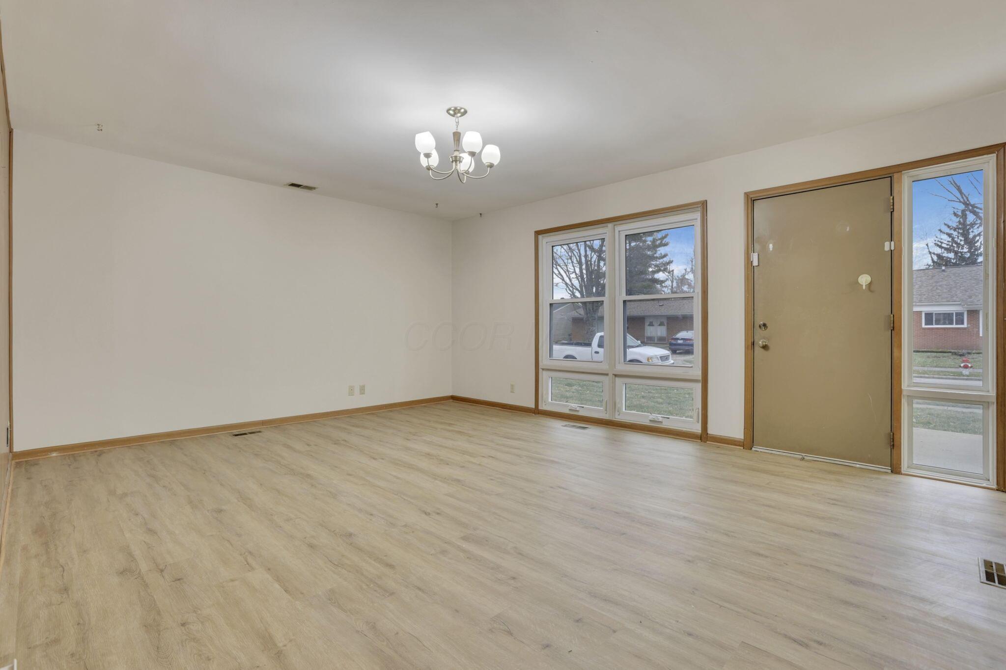 516 Daventry Lane Property Photo 8