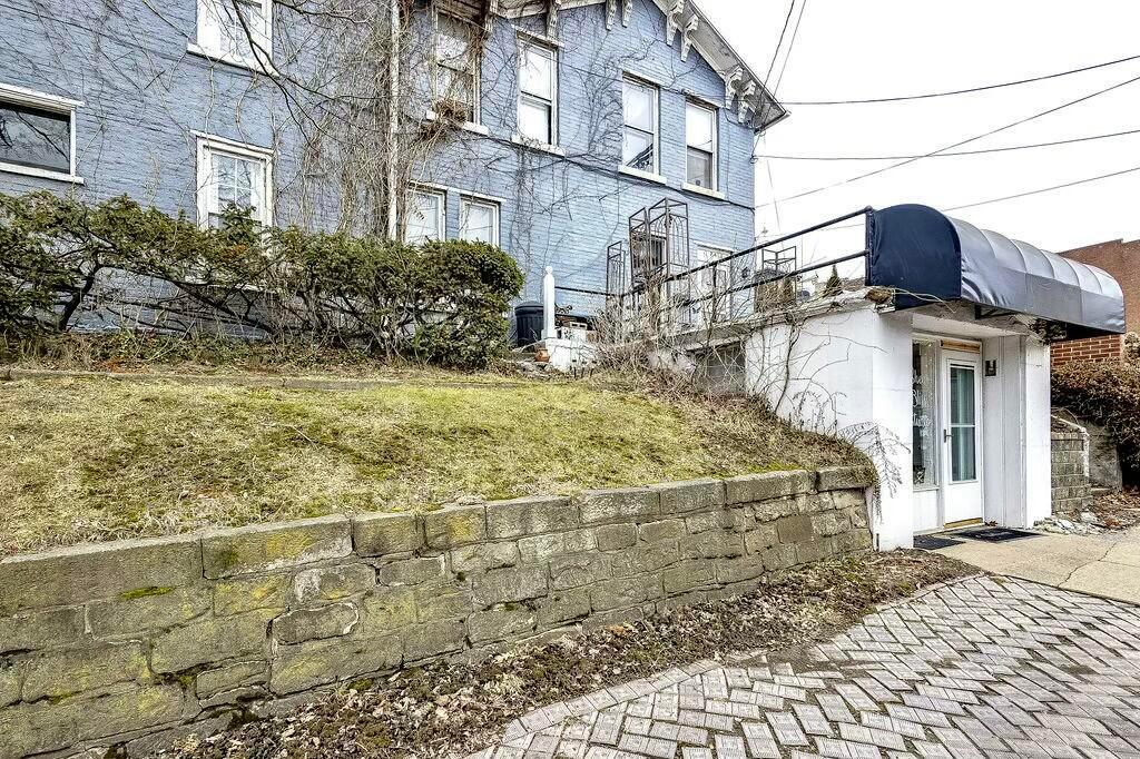 23 E Vine Street Property Photo 41