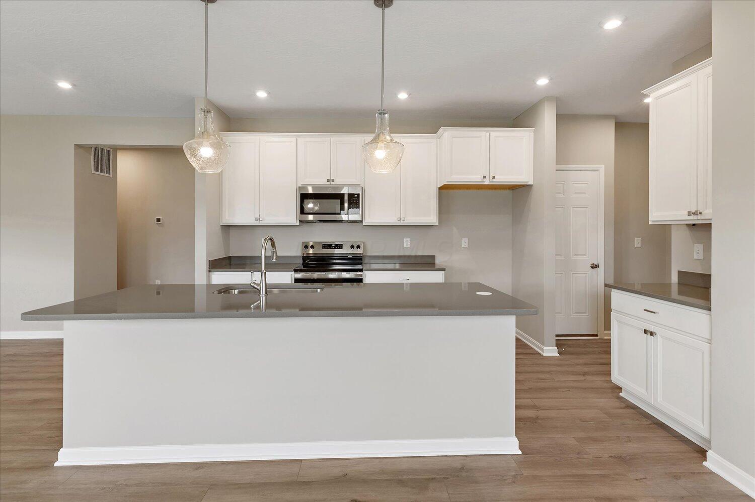 663 Deerhurst Drive Property Photo 3