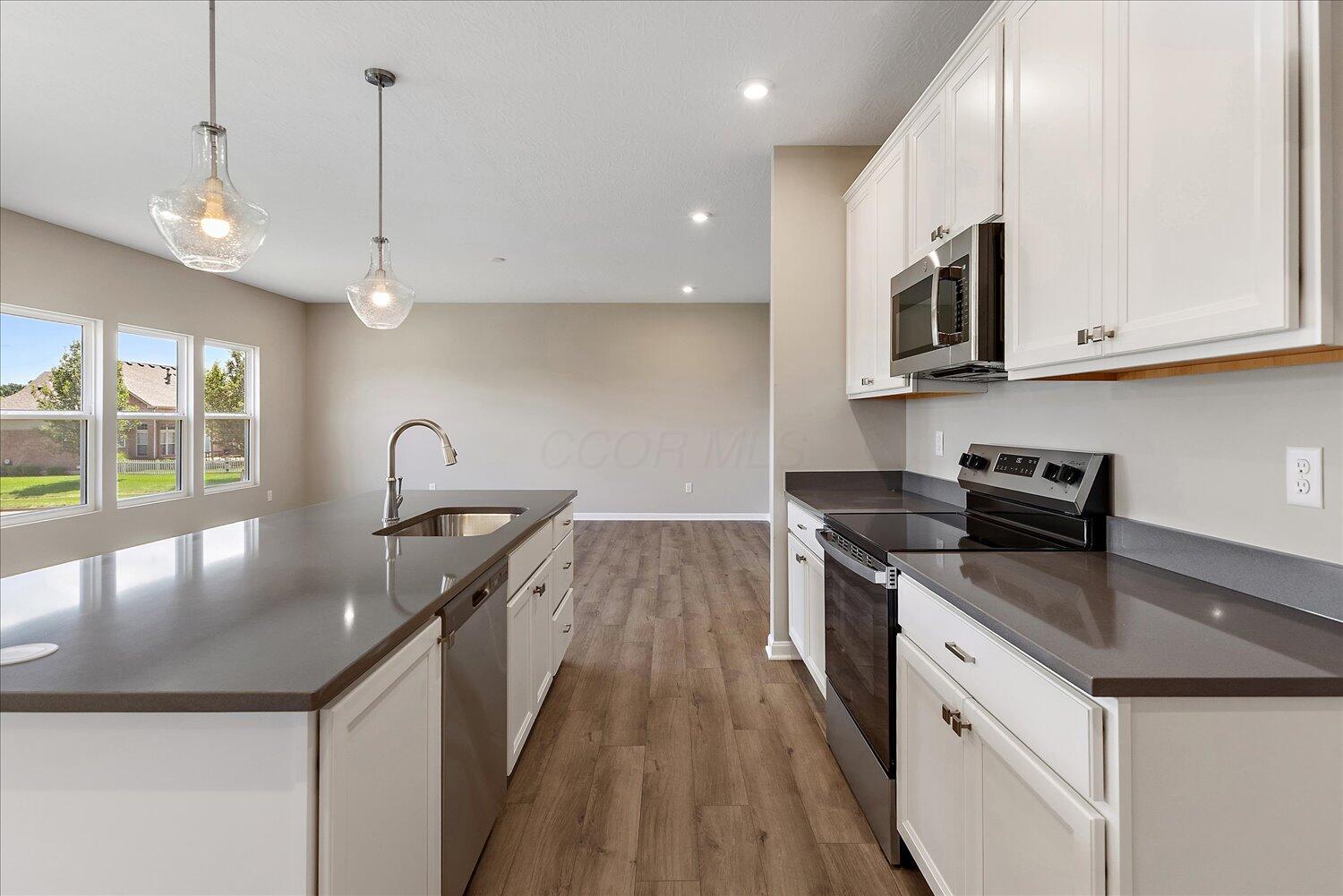 663 Deerhurst Drive Property Photo 4