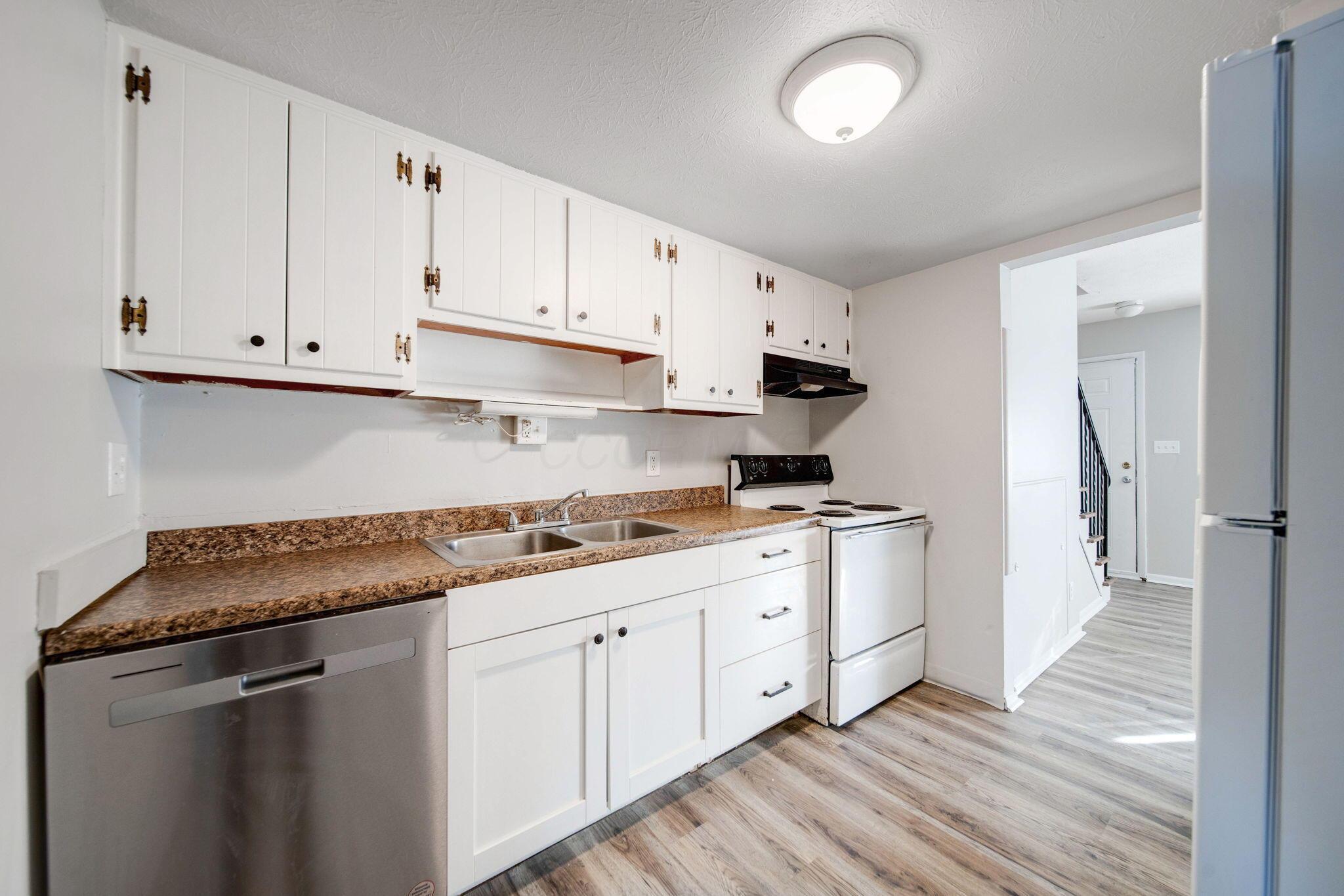 6613-6617 E Livingston Avenue Property Photo 3