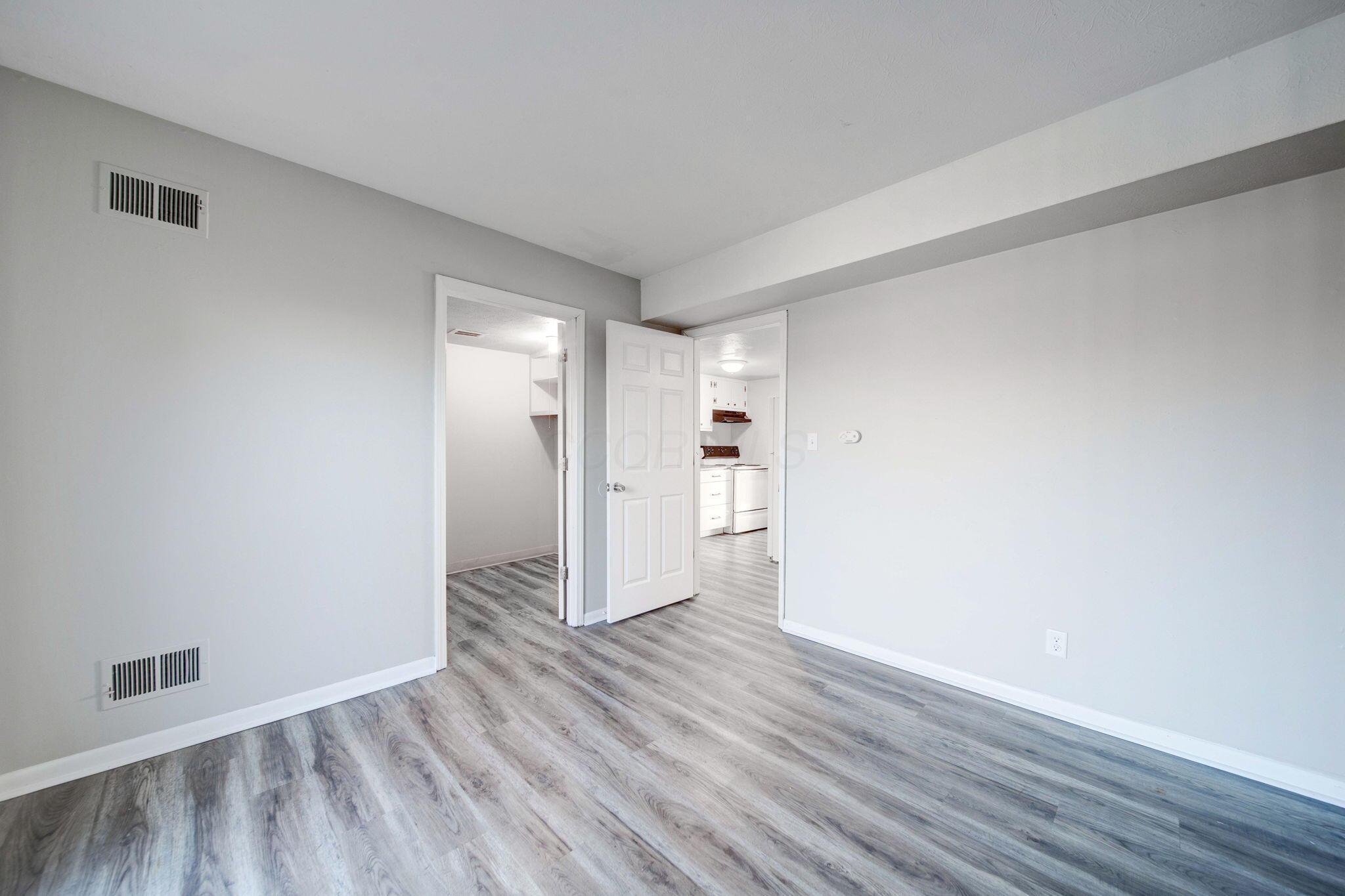 6613-6617 E Livingston Avenue Property Photo 11