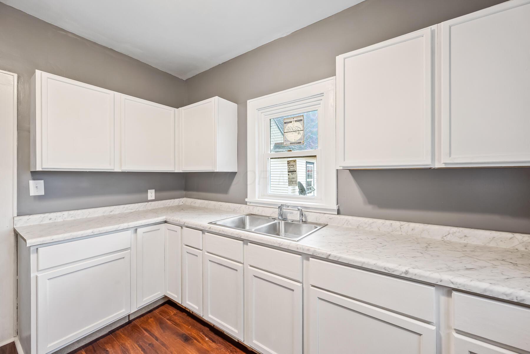 591 Park Street Property Photo 13