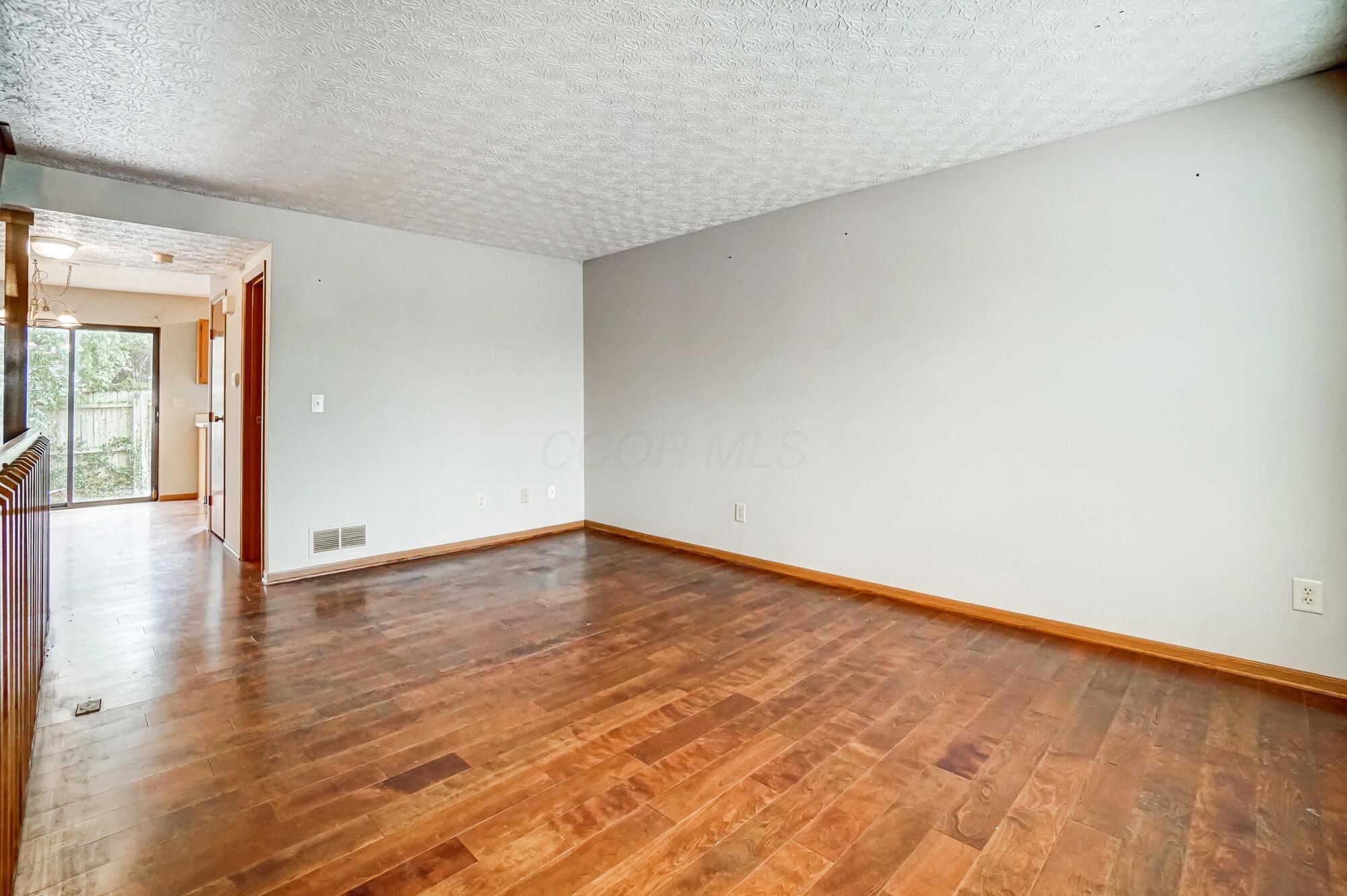 1083 Syracuse Lane, 21f Property Photo 5