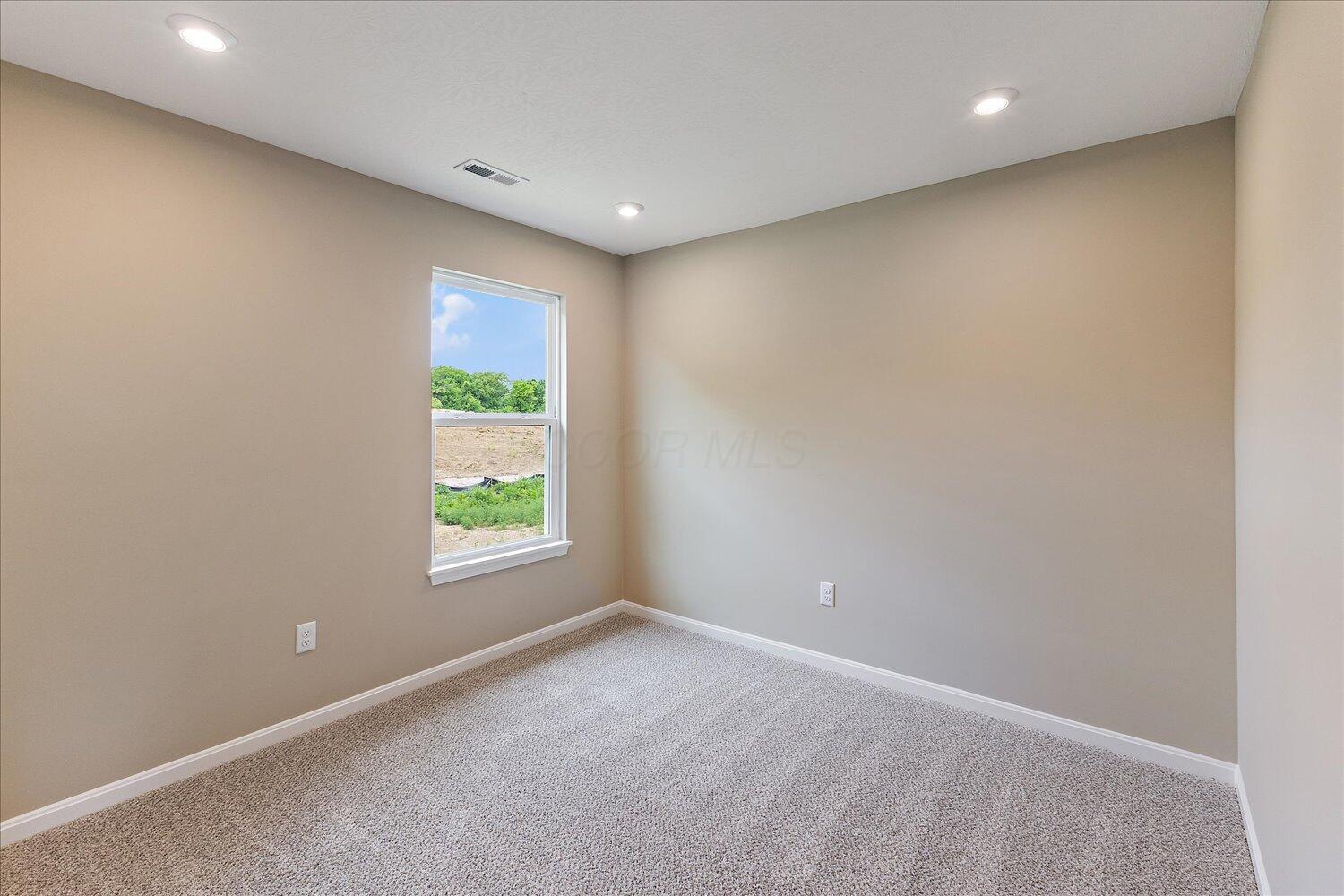 668 Deerhurst Drive Property Photo 20