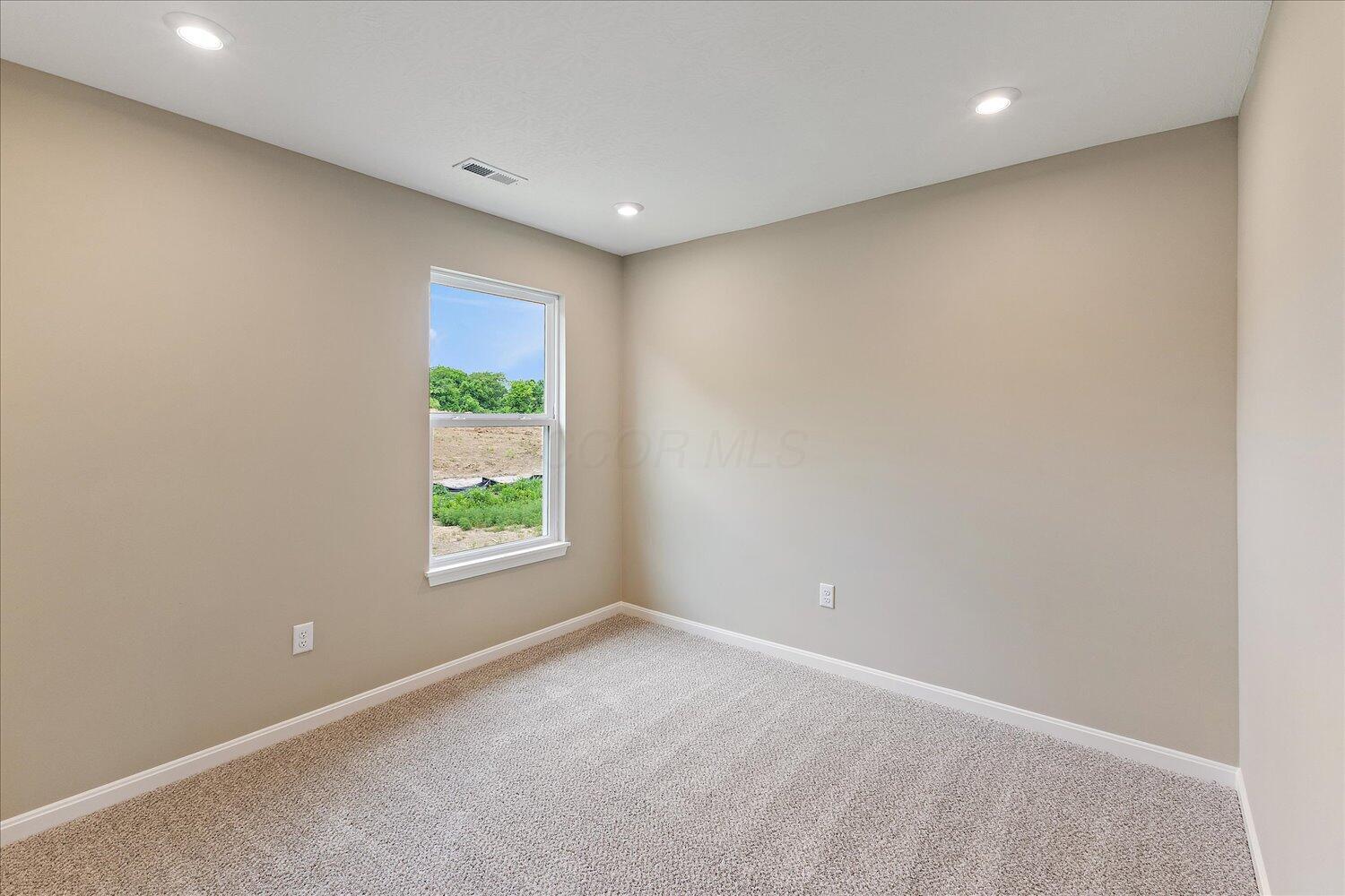 668 Deerhurst Drive Property Photo 21