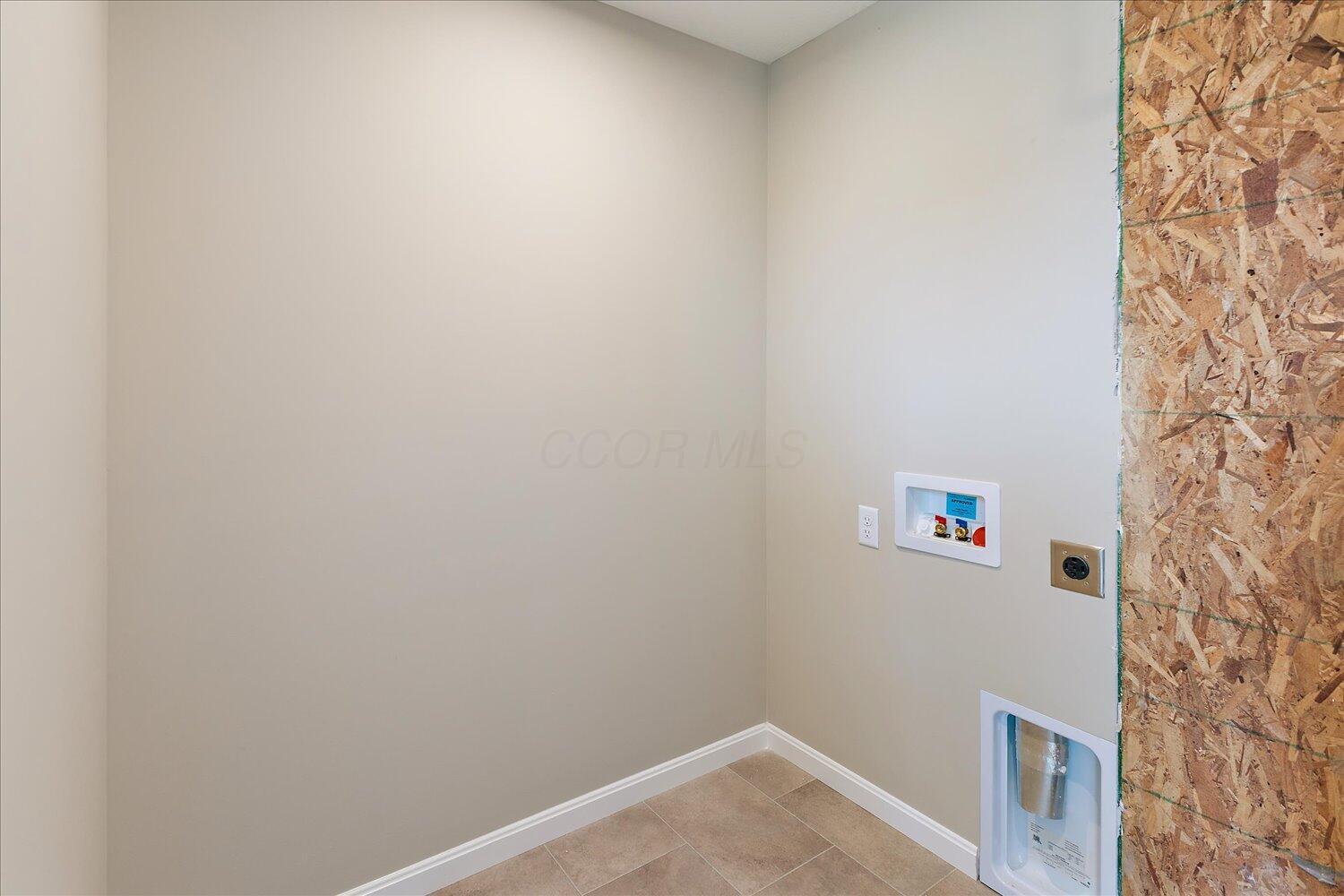 668 Deerhurst Drive Property Photo 24