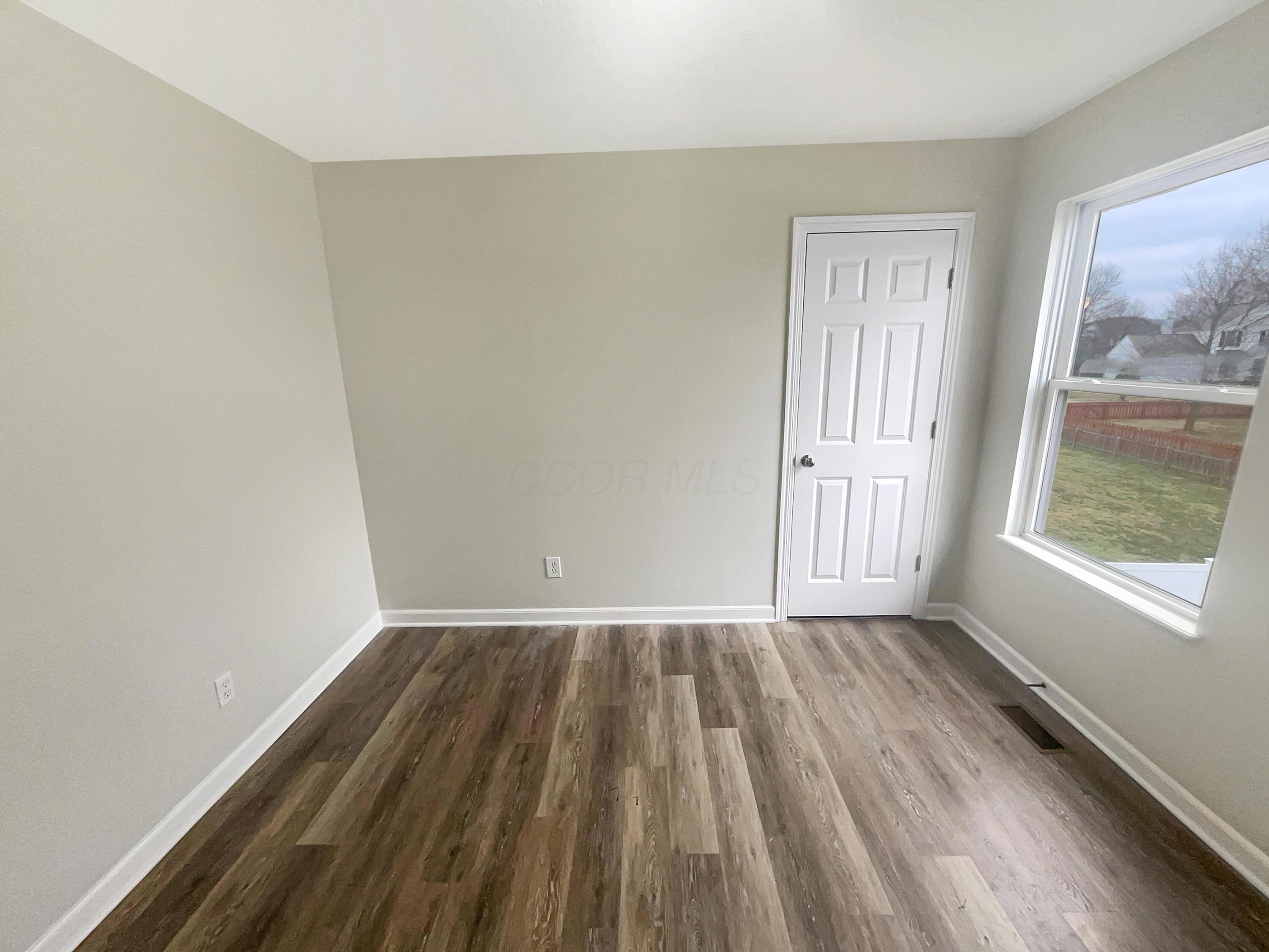 1538 Mallard Circle W Property Photo 5