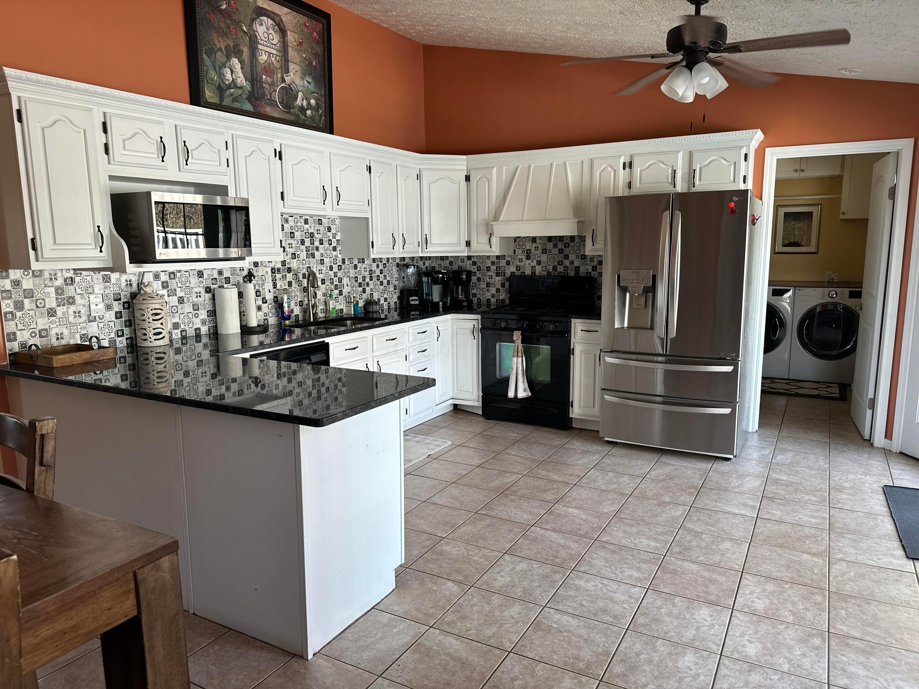 1048 Parkway Drive Property Photo 4