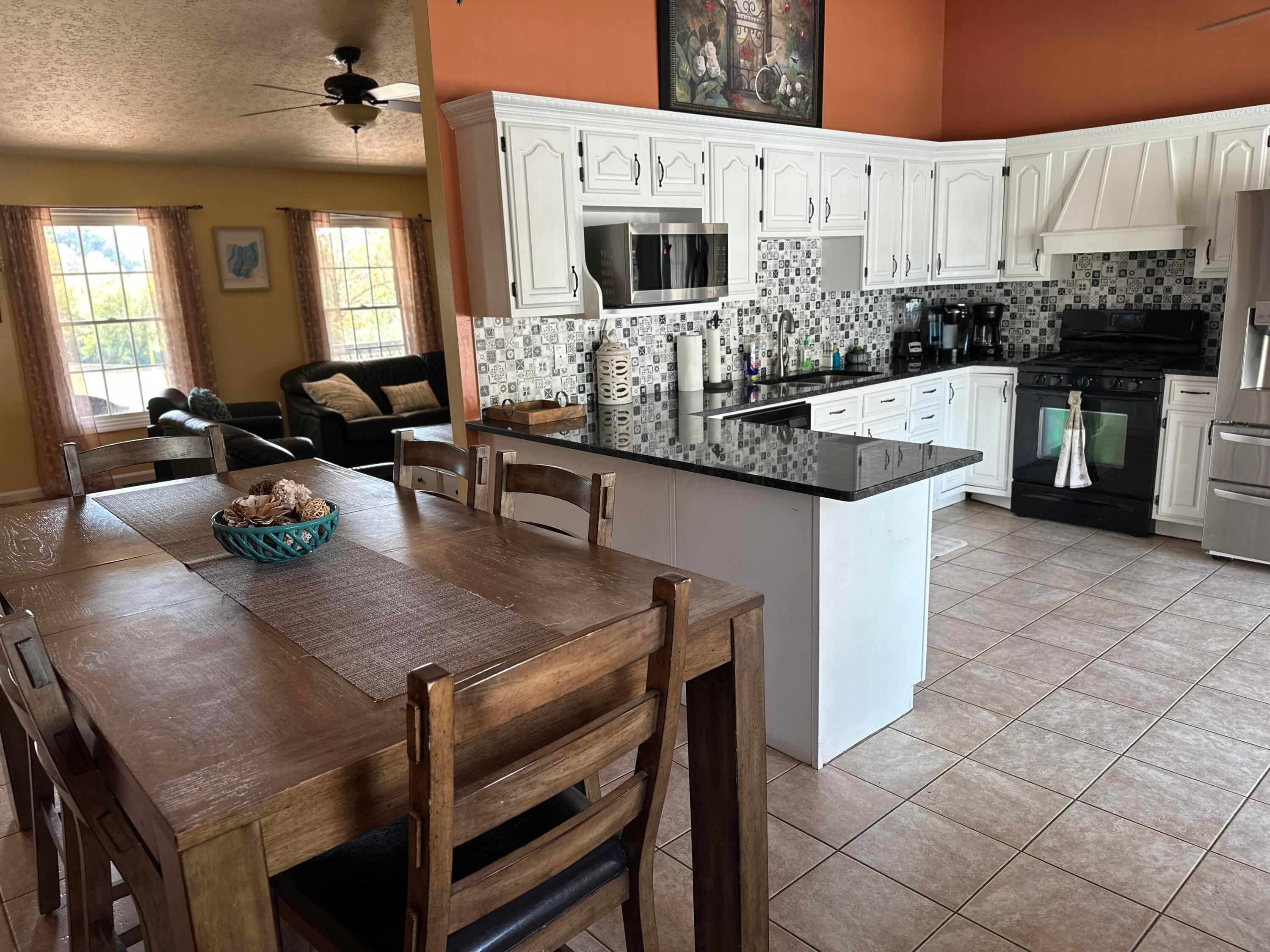 1048 Parkway Drive Property Photo 5