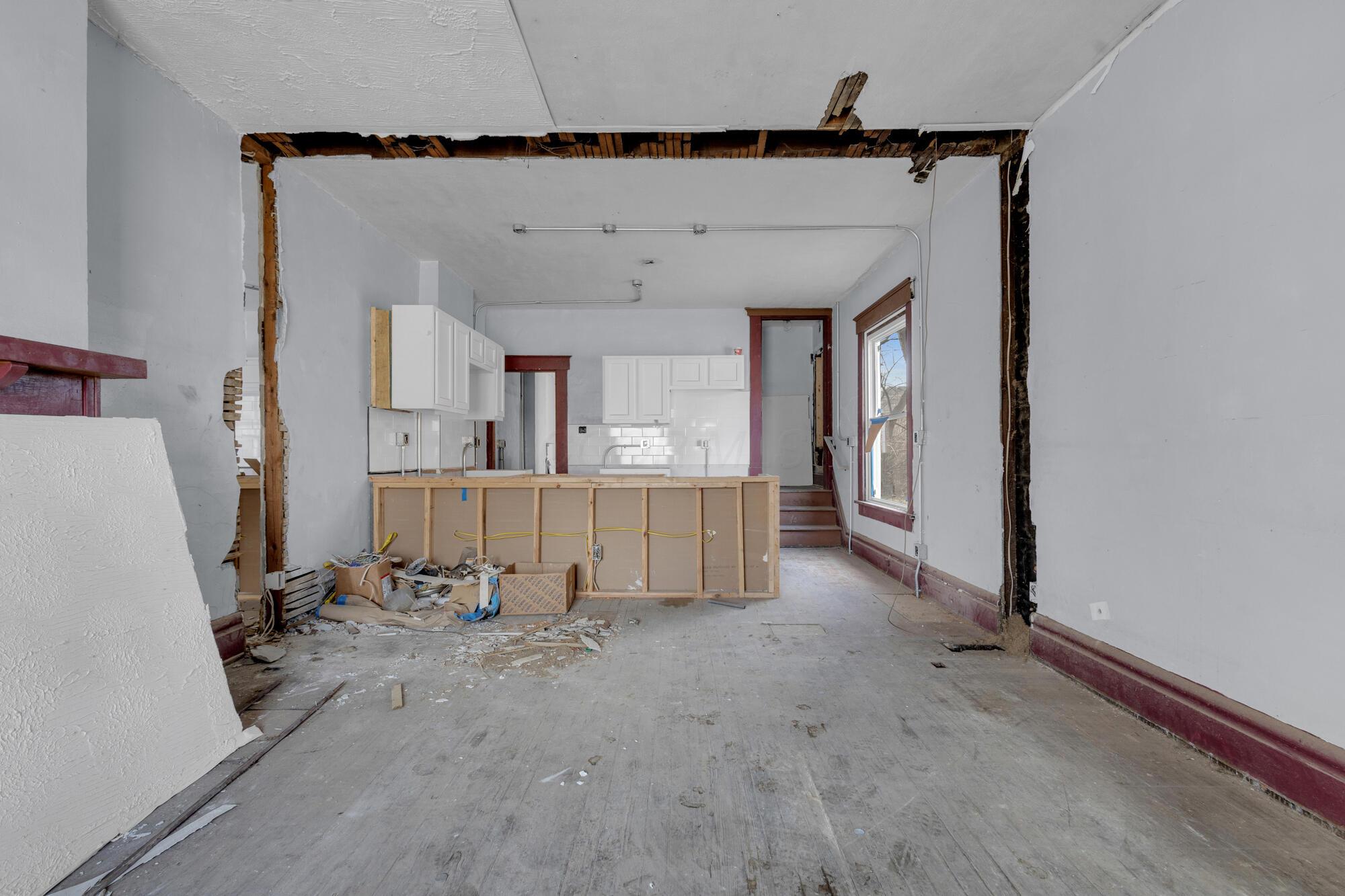 941-945 E Whittier Street Property Photo 7