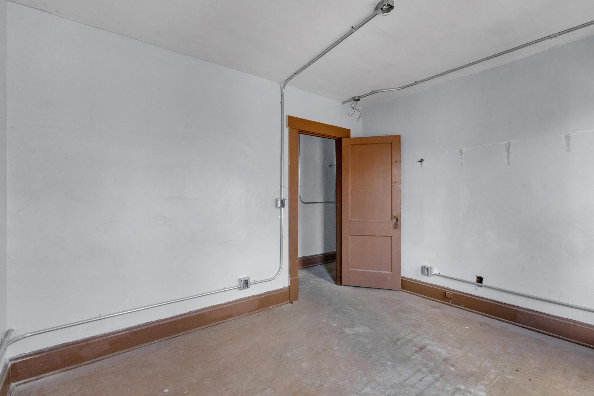 941-945 E Whittier Street Property Photo 14