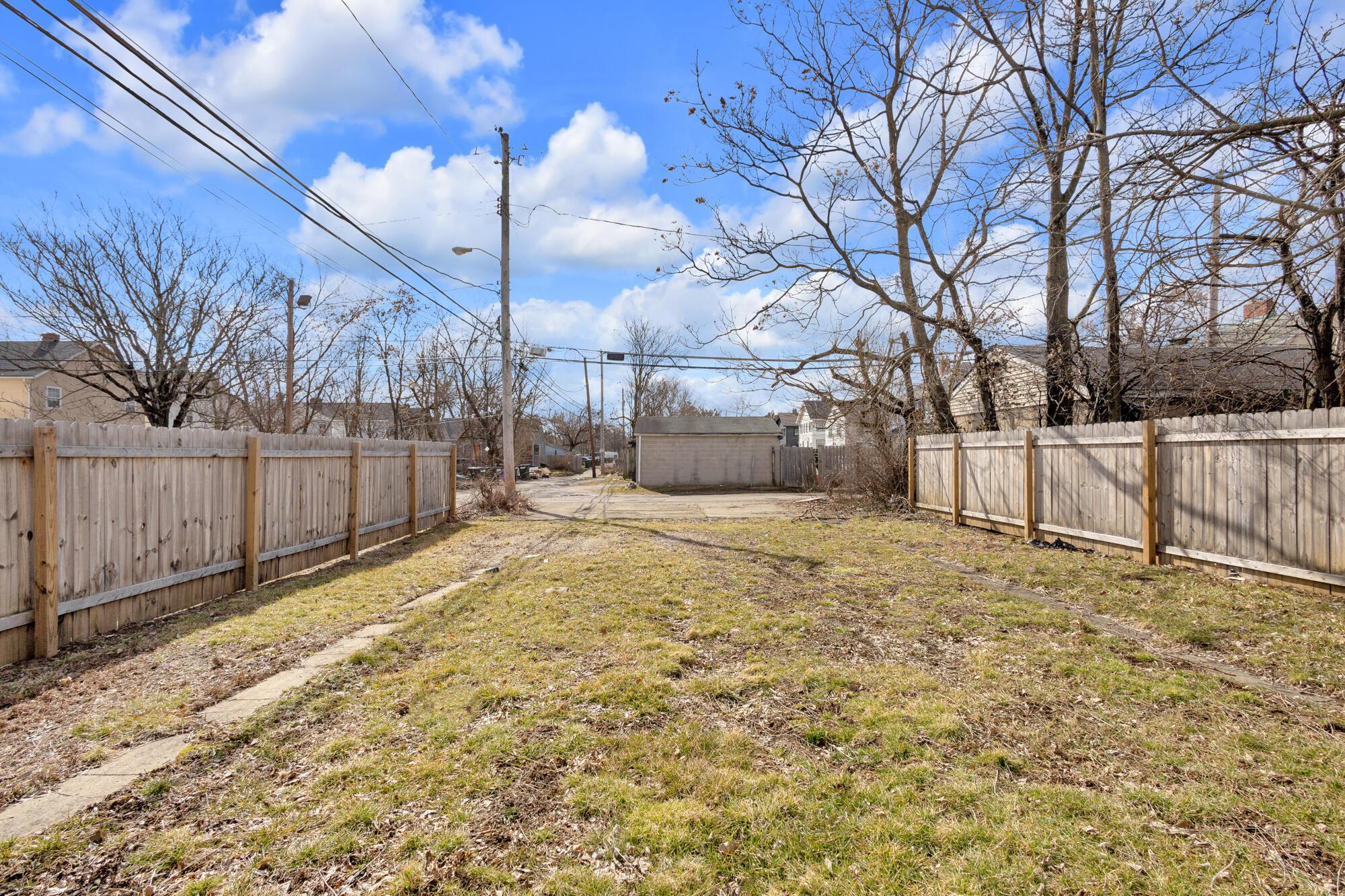 941-945 E Whittier Street Property Photo 42