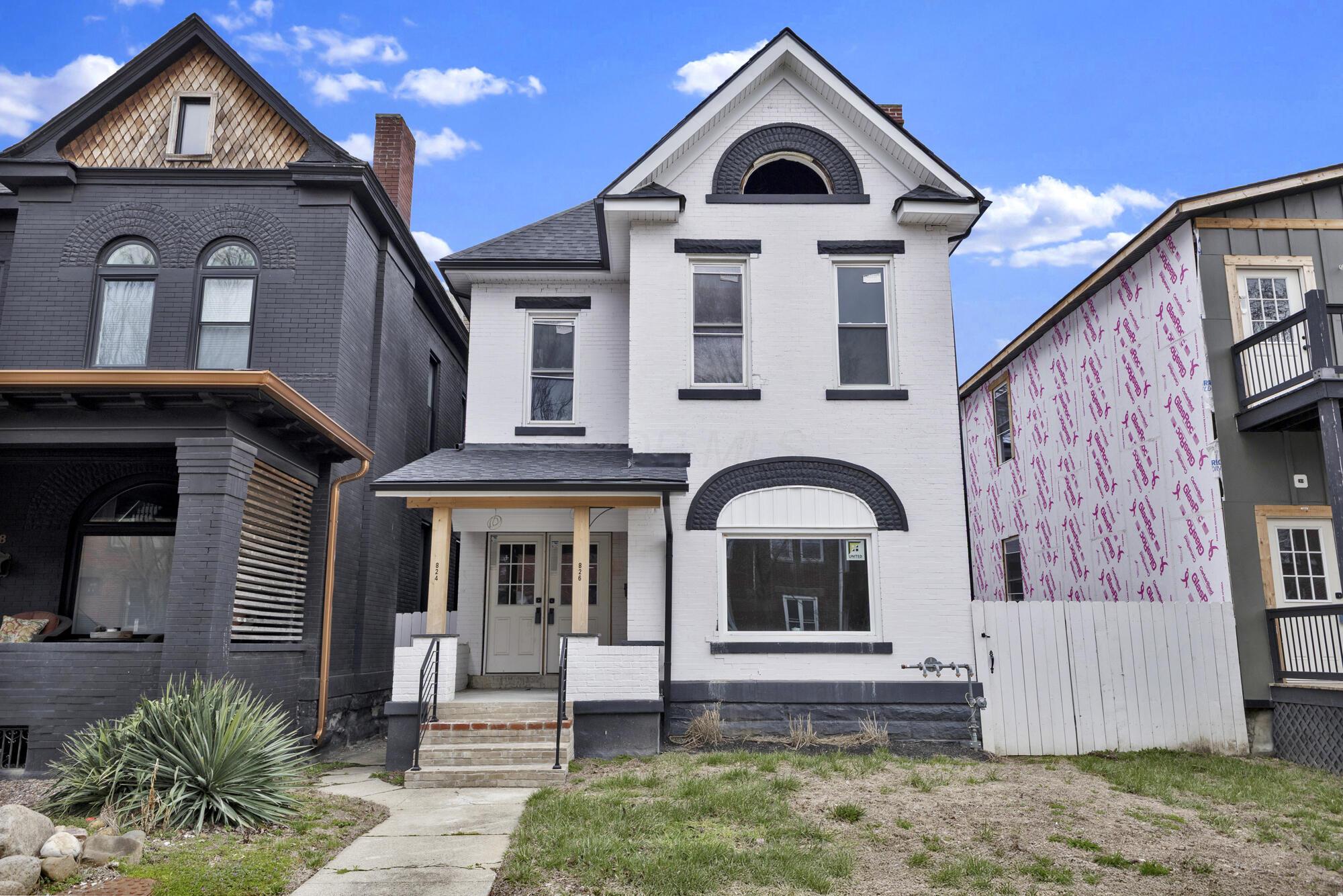 824 Oak Street Property Photo 1
