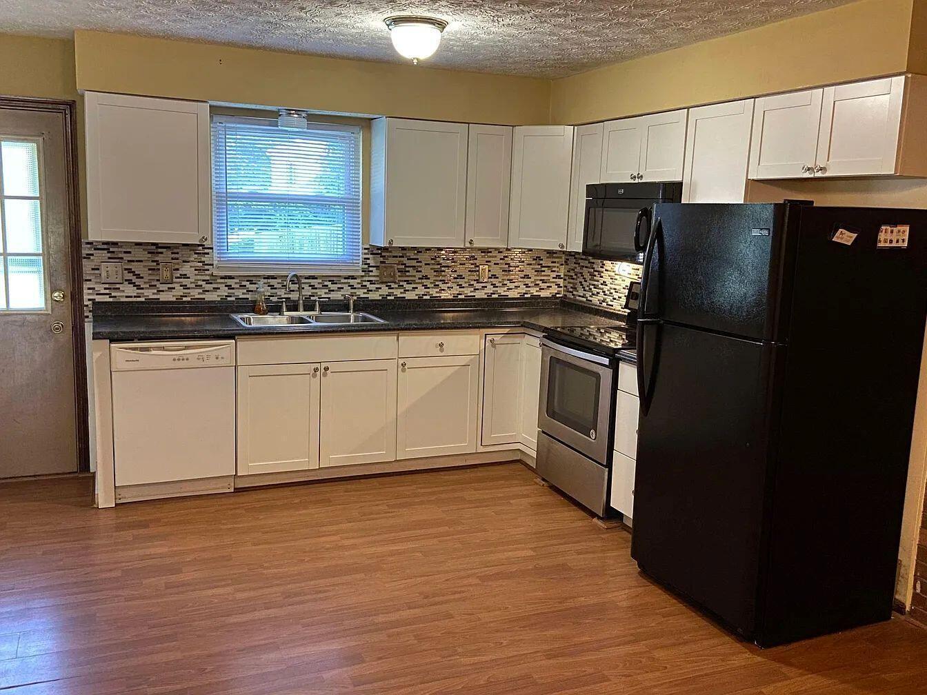 462-464 Diven Lane Property Photo 4
