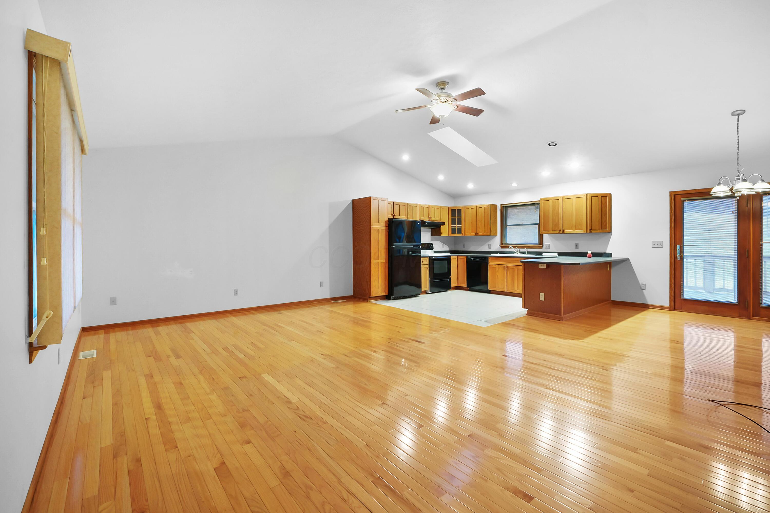 6425 Brownsville Road Se Property Photo 4