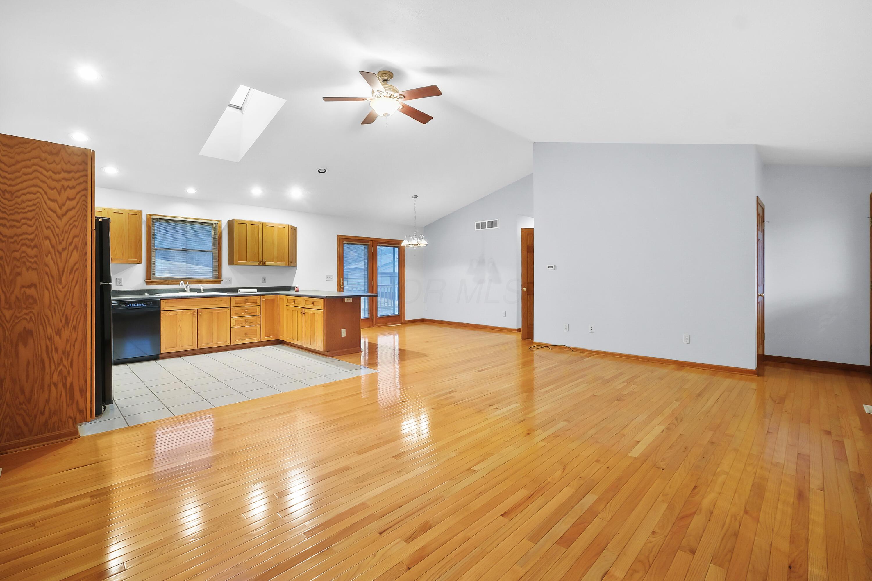 6425 Brownsville Road Se Property Photo 5