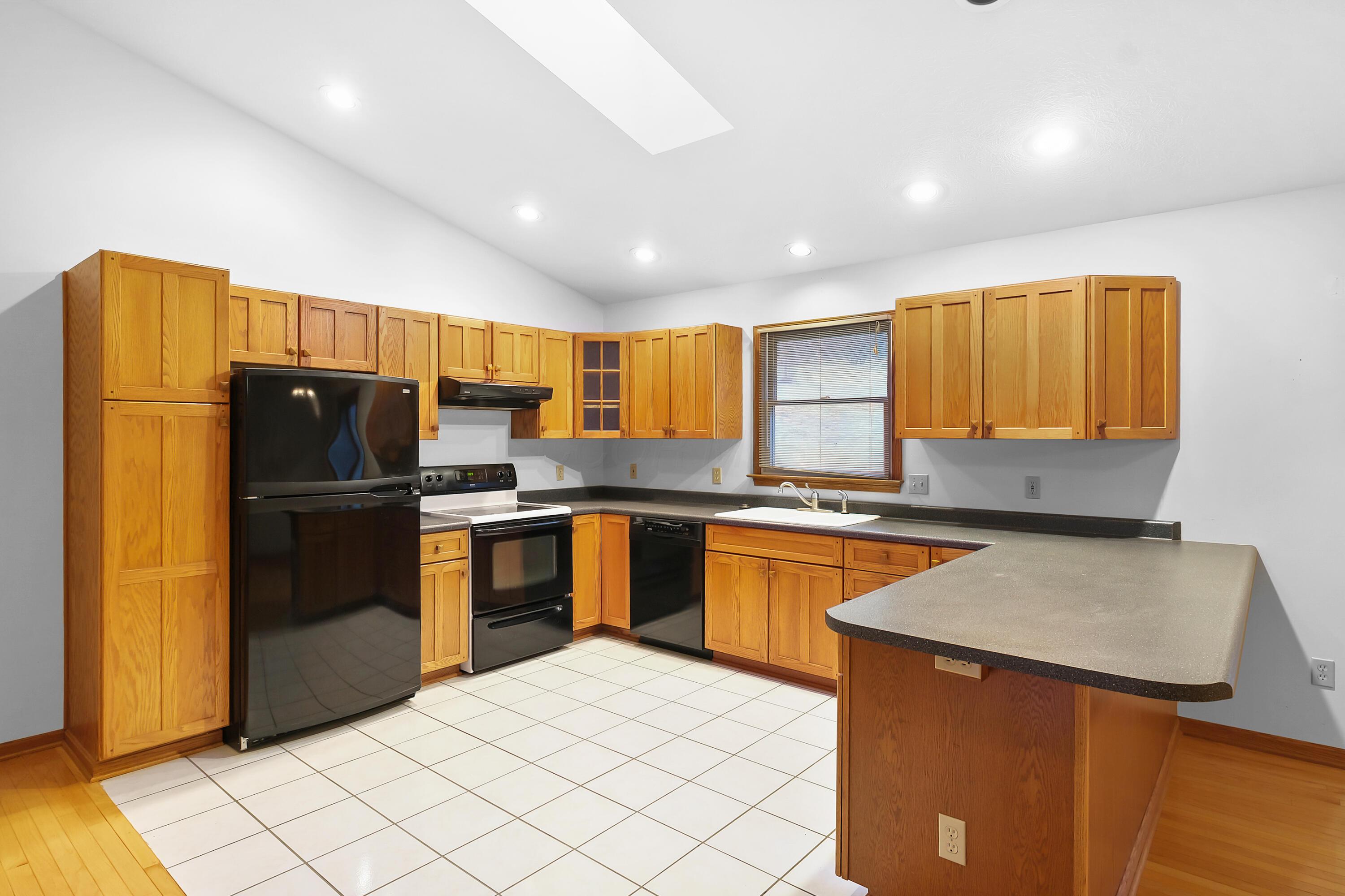 6425 Brownsville Road Se Property Photo 7