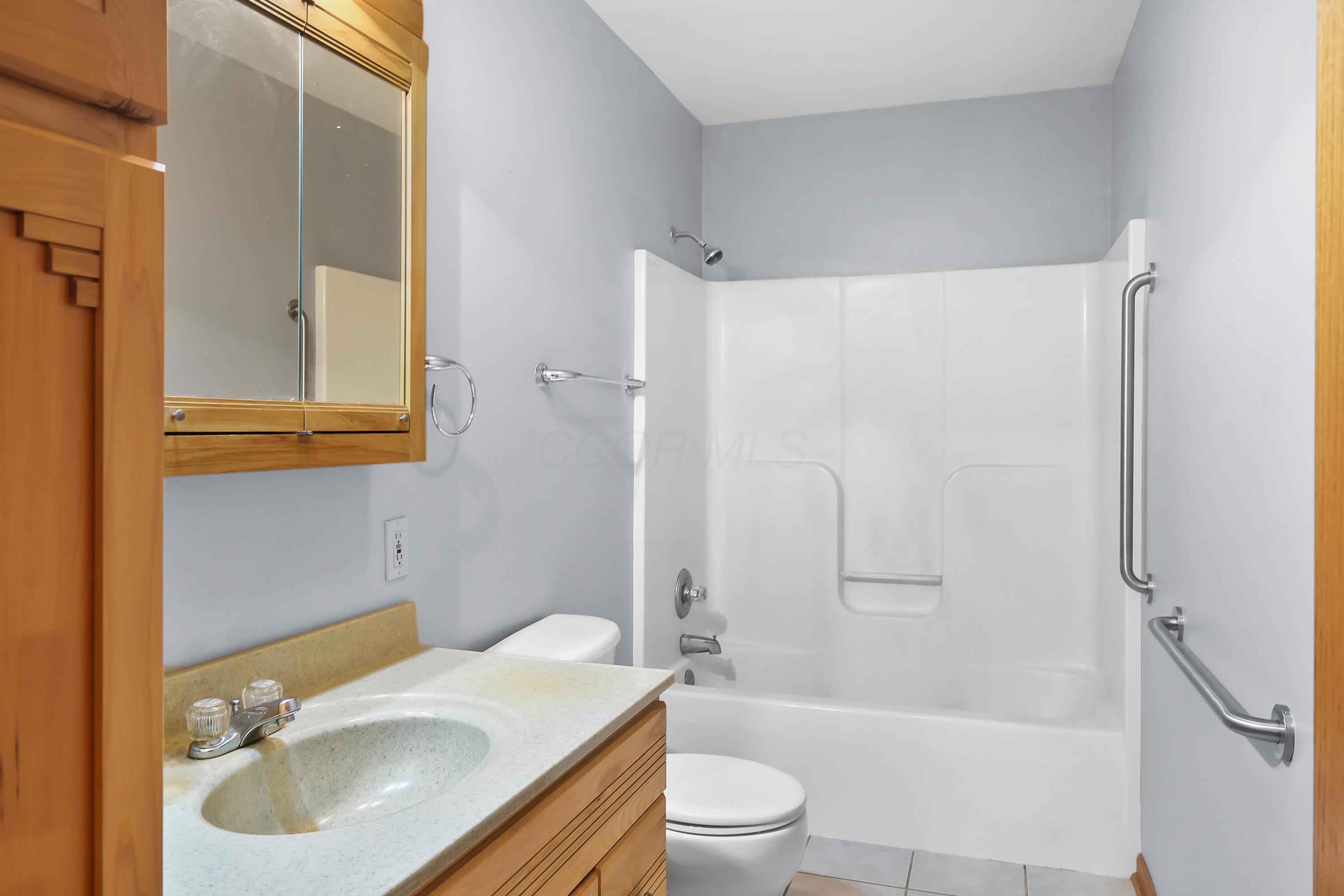 6425 Brownsville Road Se Property Photo 12