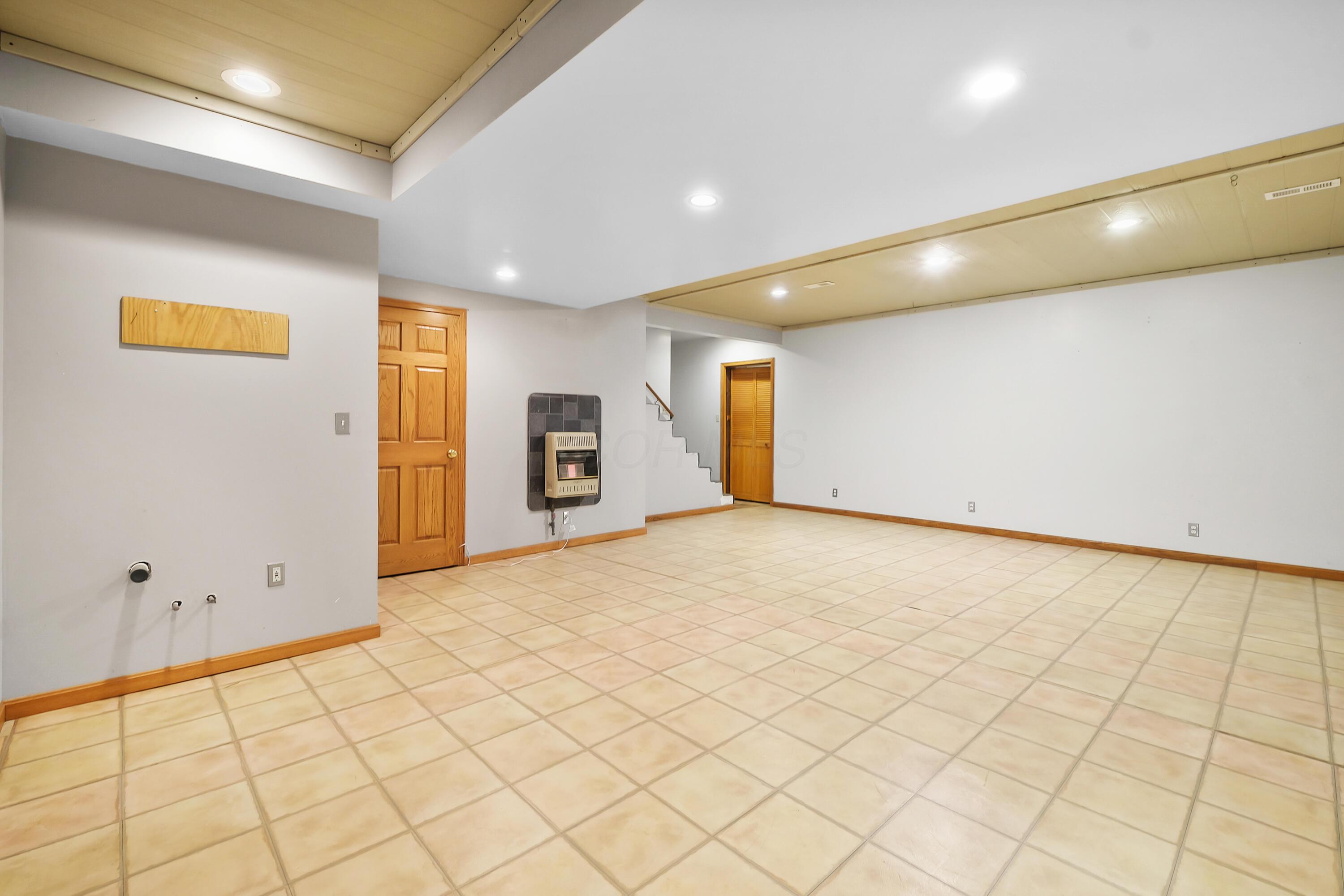 6425 Brownsville Road Se Property Photo 27
