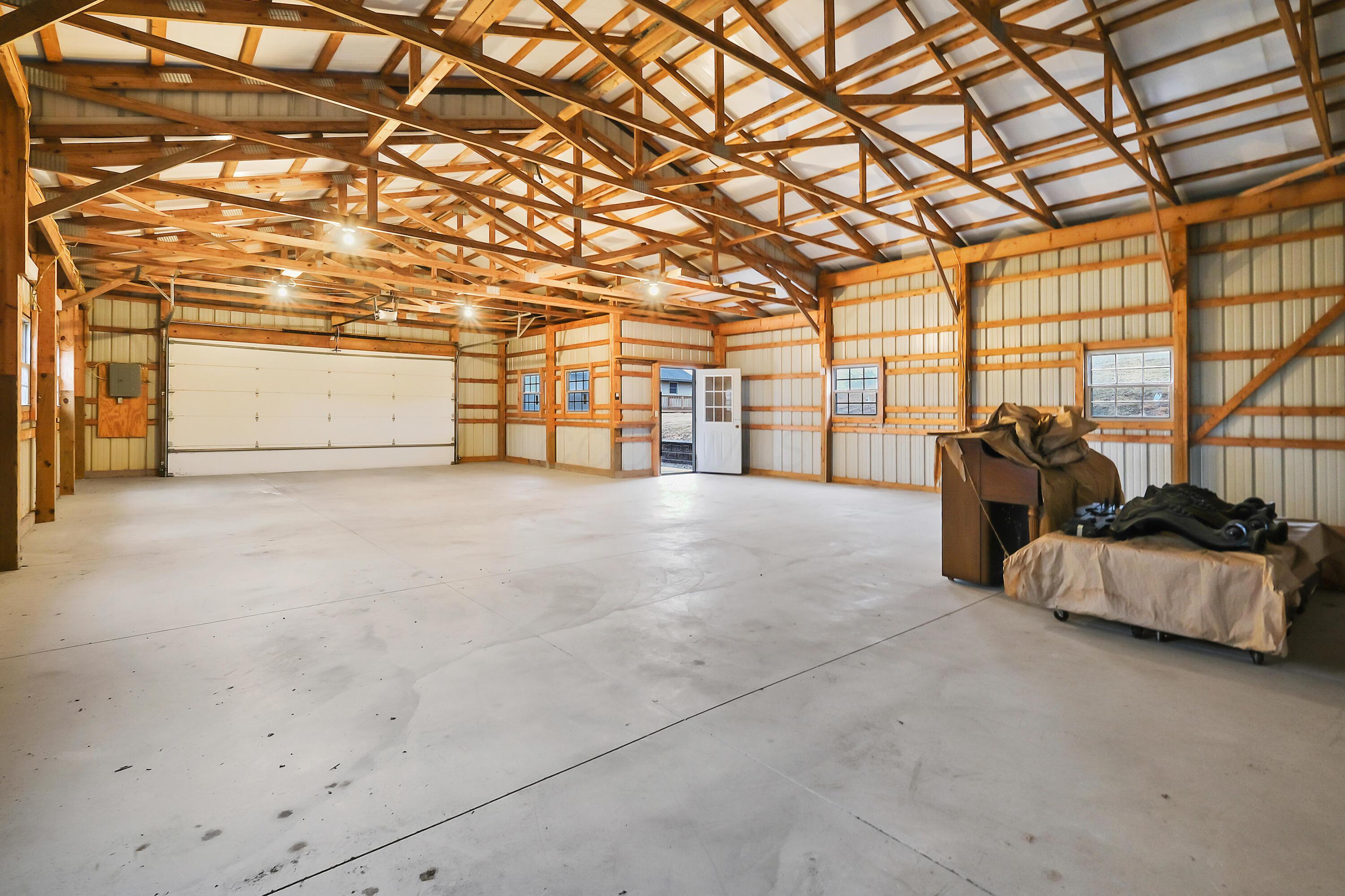 6425 Brownsville Road Se Property Photo 30