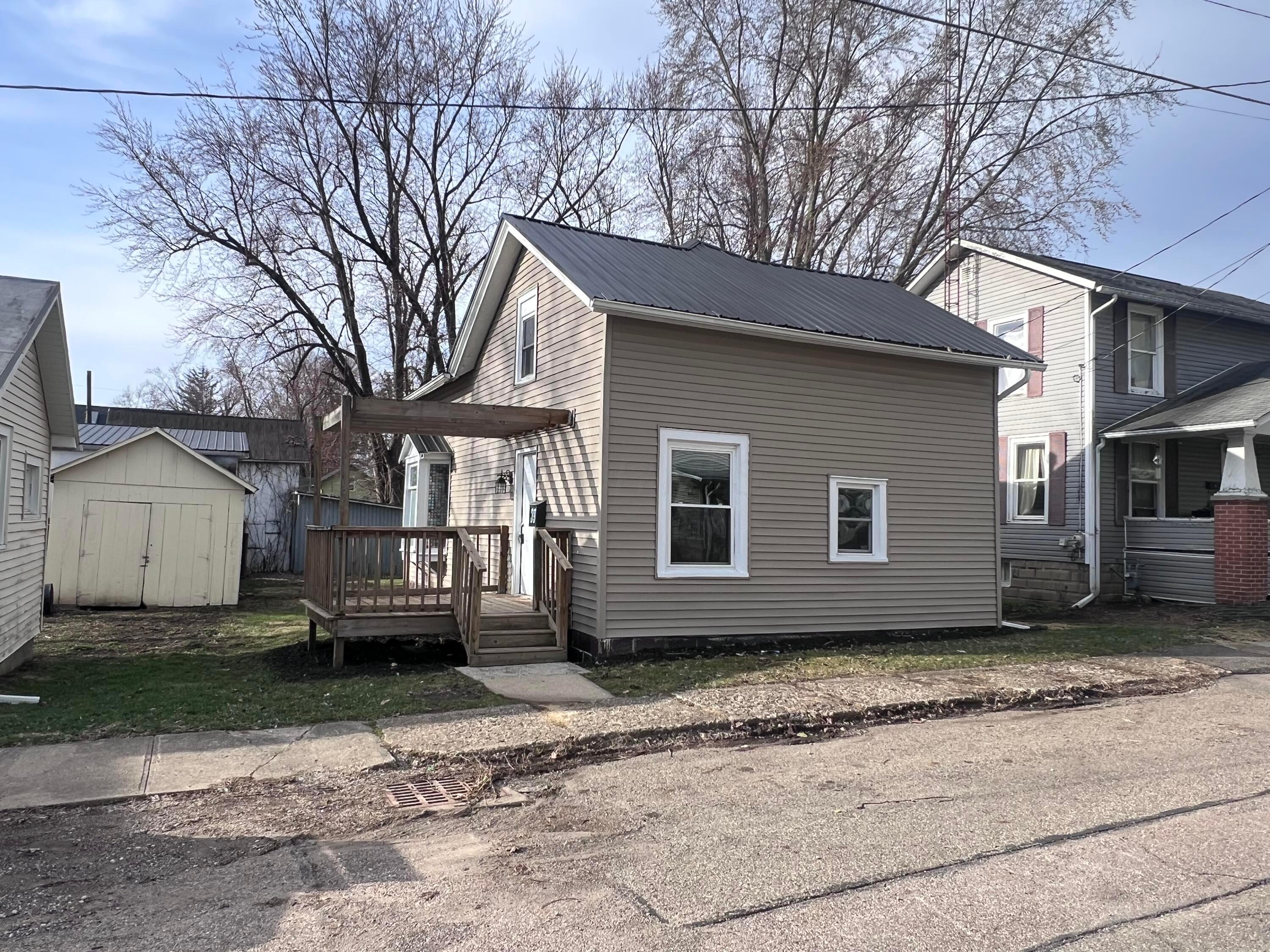 39 W First Street Property Photo 4