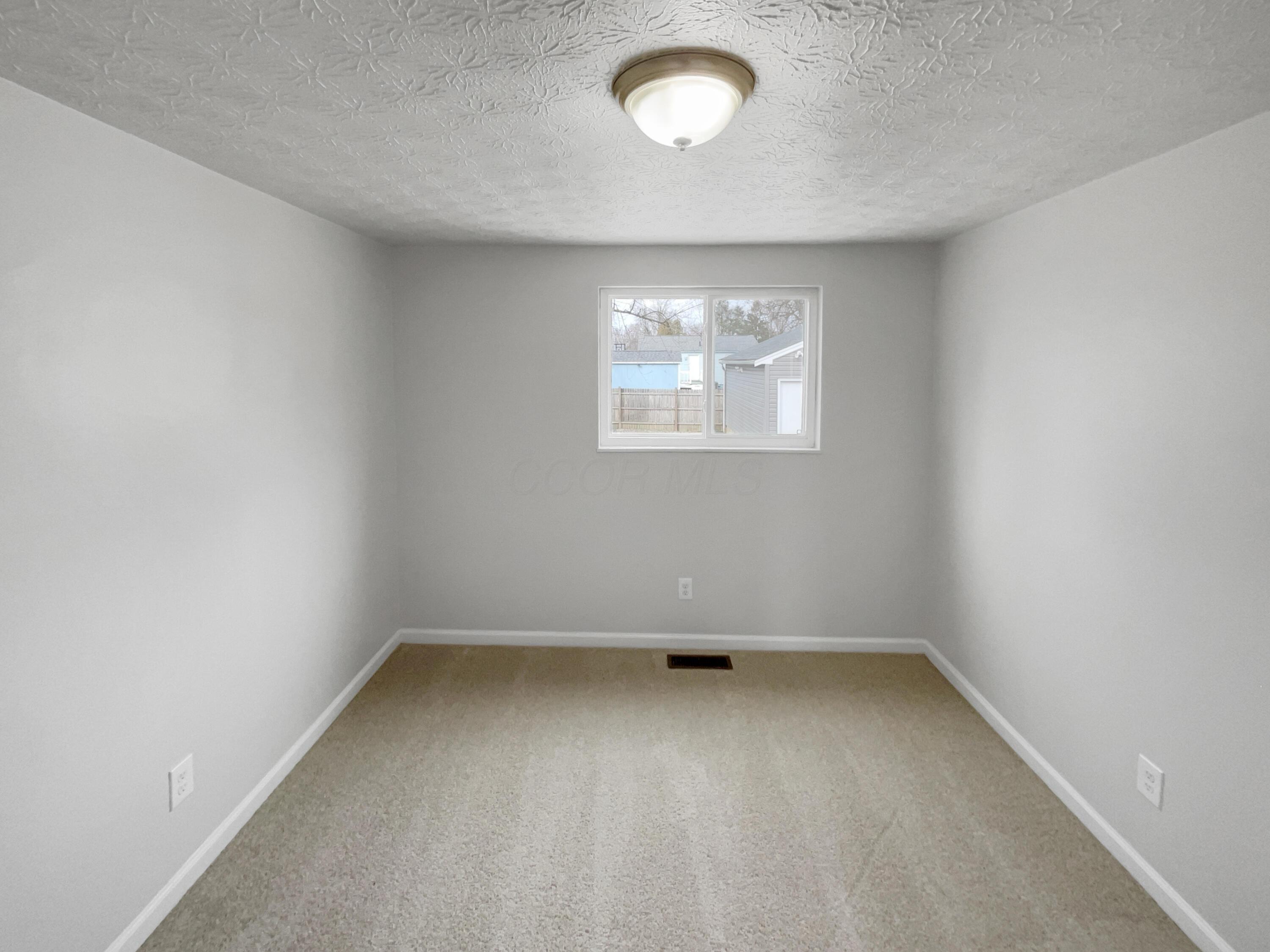 2192 Hampstead Drive Property Photo 5