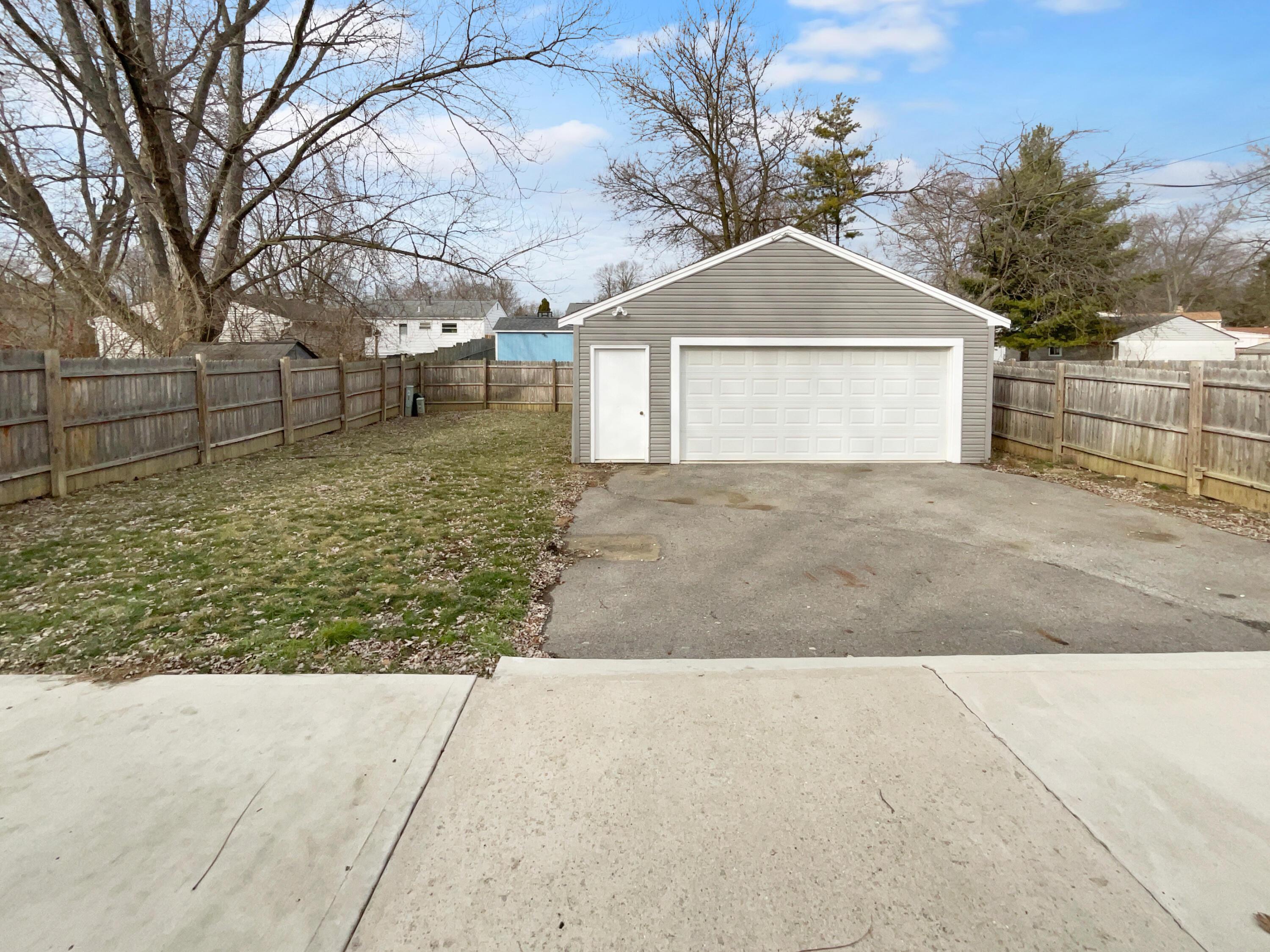 2192 Hampstead Drive Property Photo 9