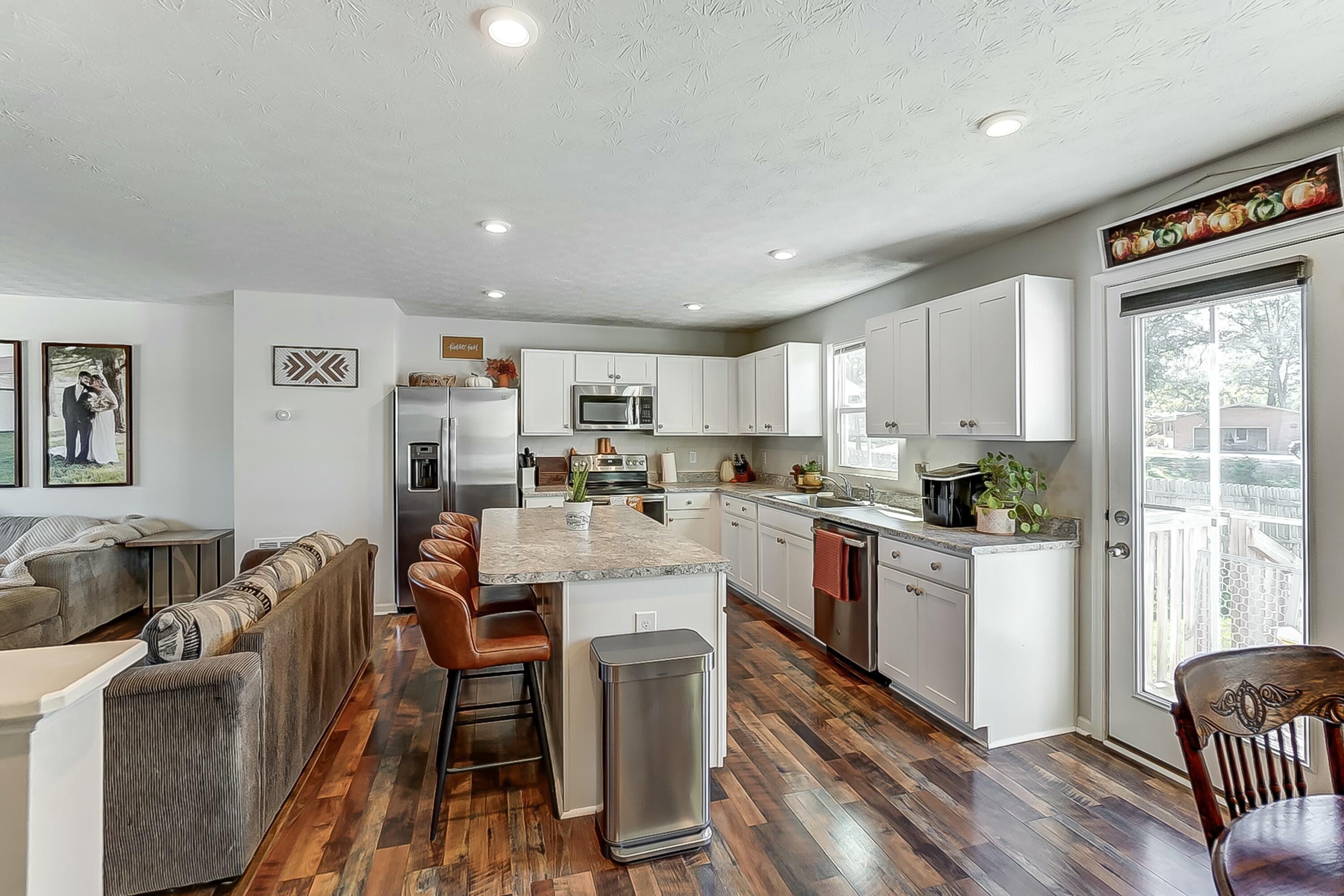 207 S Tuttle Road Property Photo 4