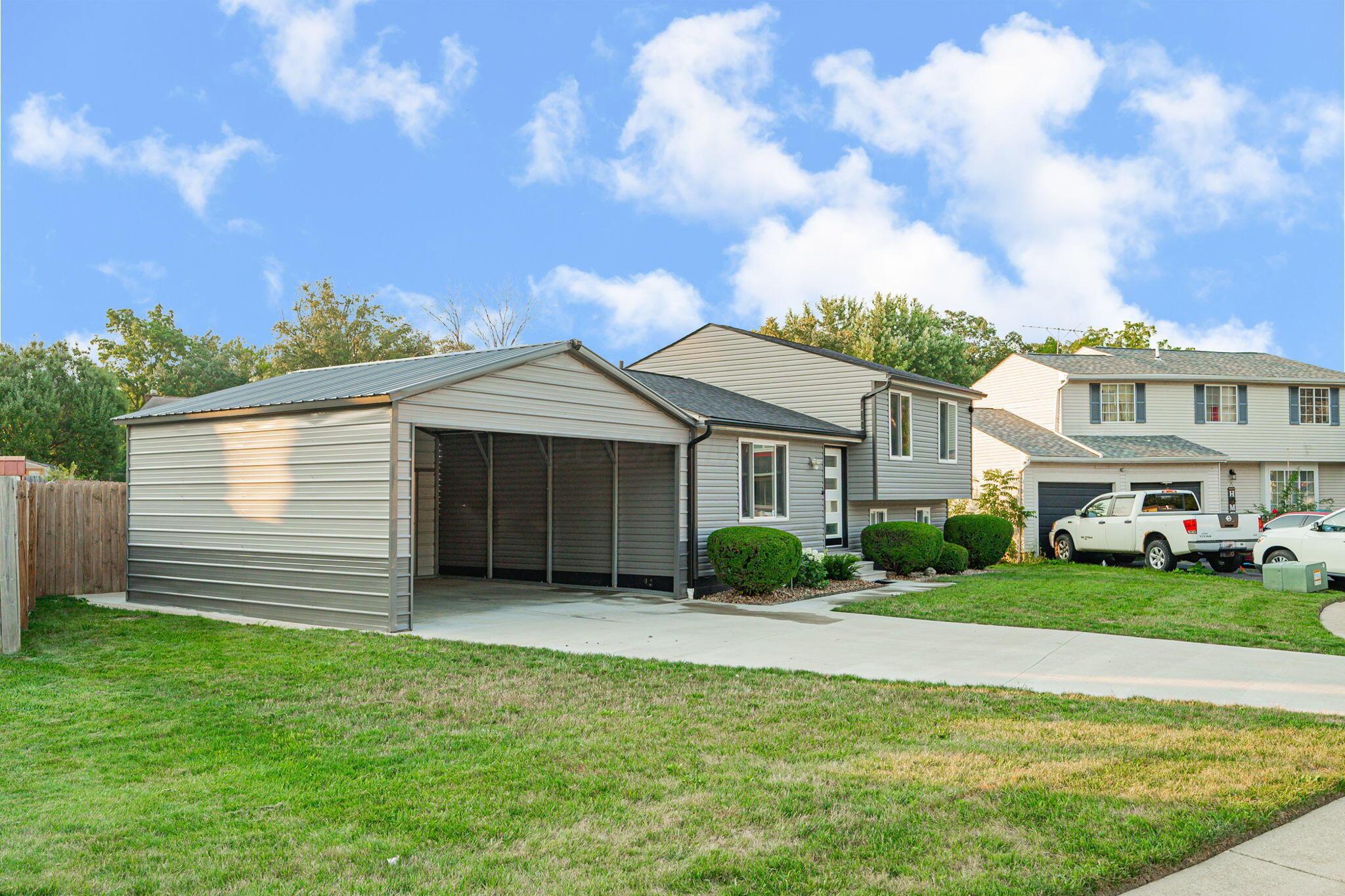8864 Crestridge Court Property Photo 3