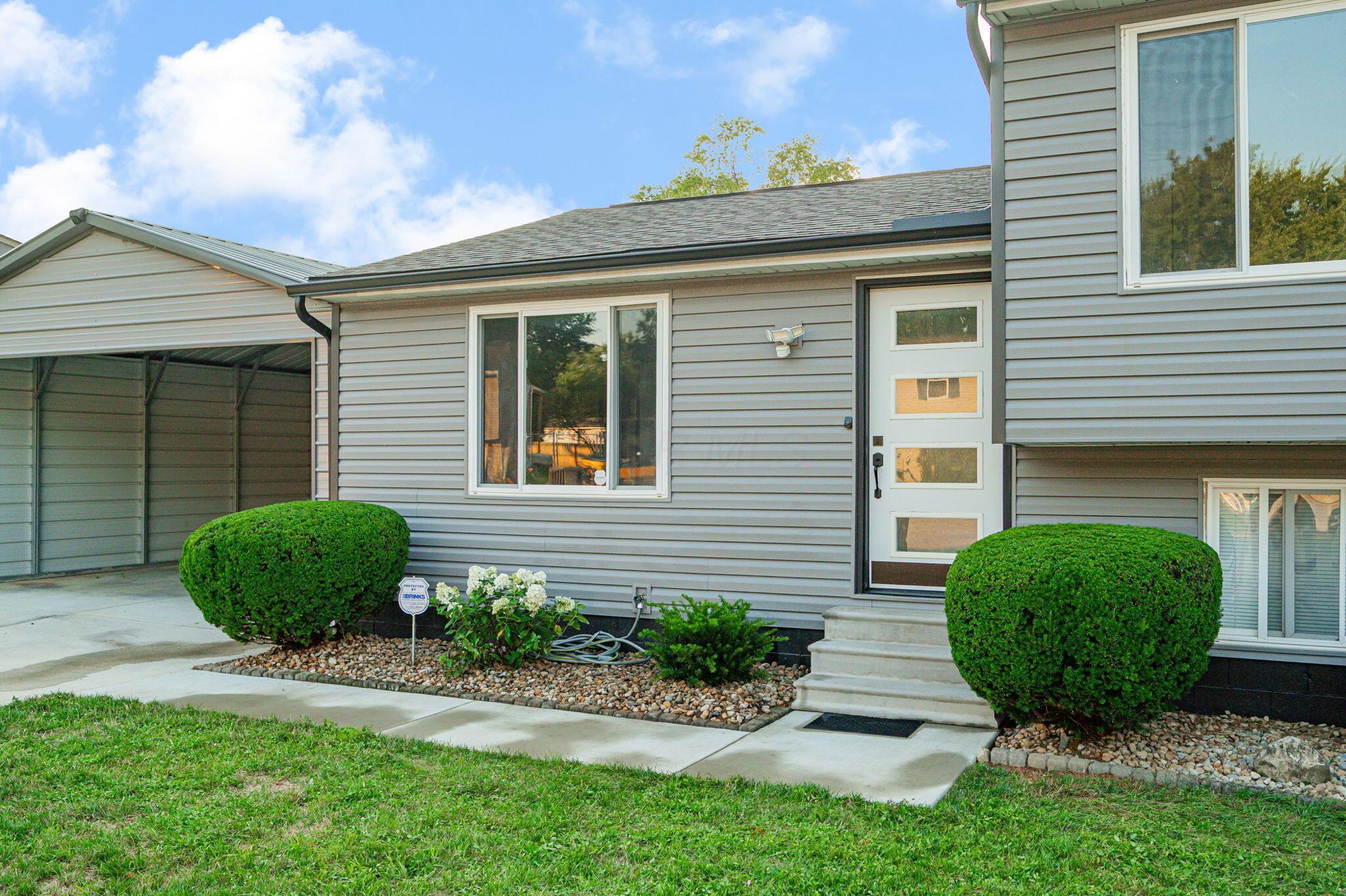 8864 Crestridge Court Property Photo 4