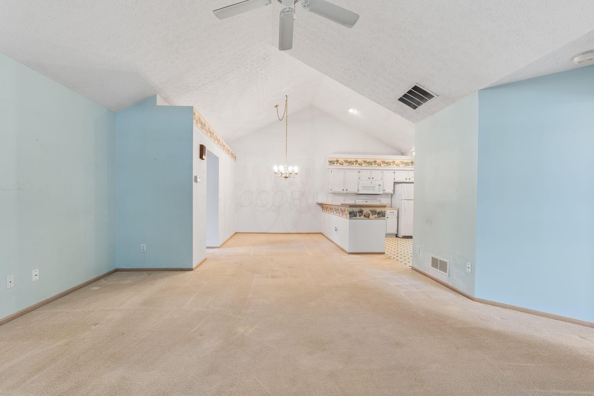 537 Mallet Place E Property Photo 9