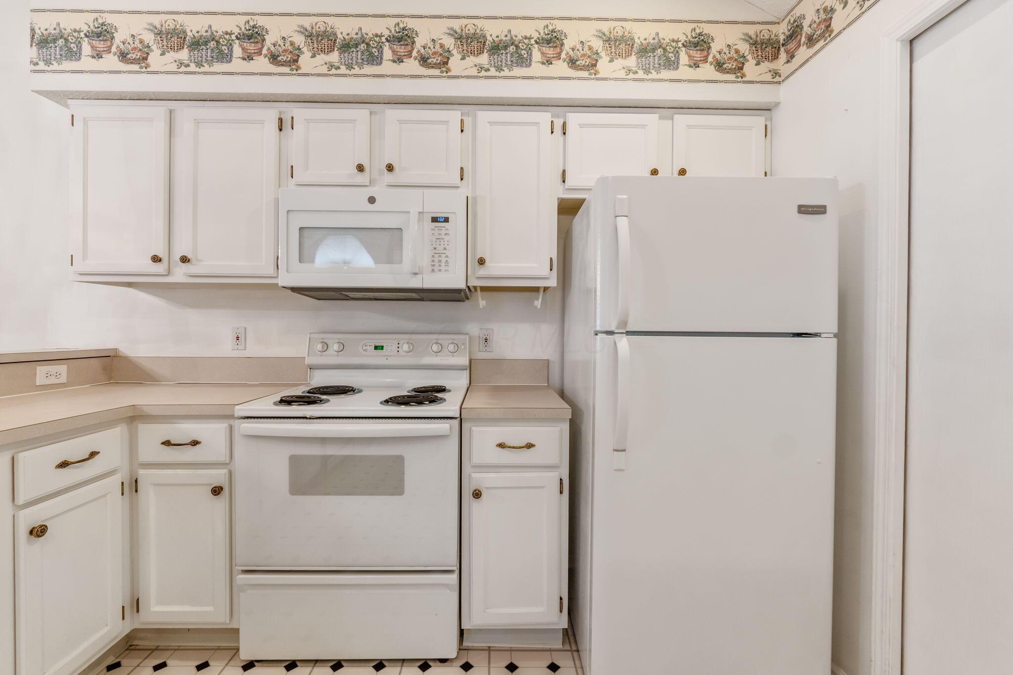 537 Mallet Place E Property Photo 18