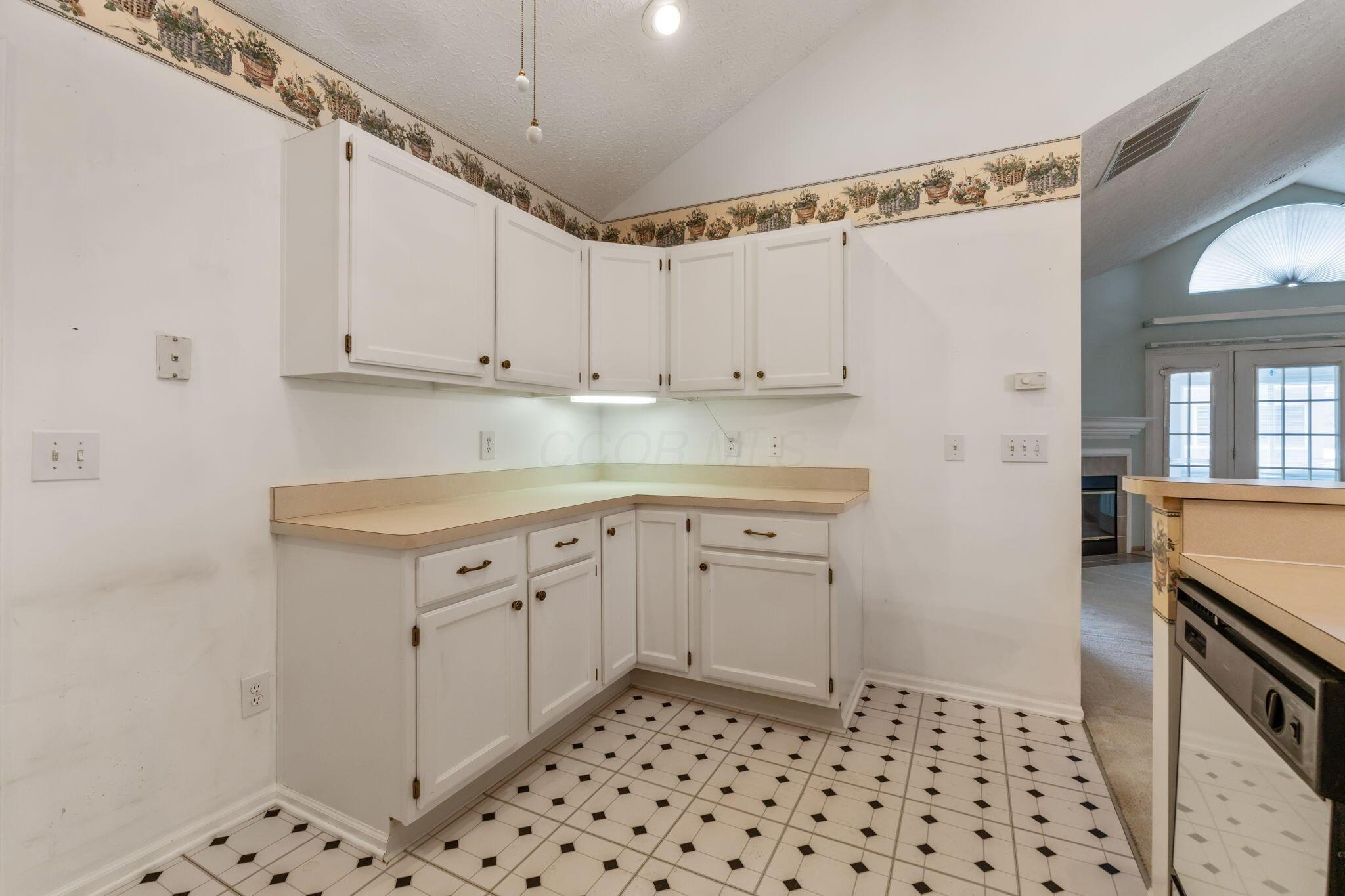537 Mallet Place E Property Photo 20