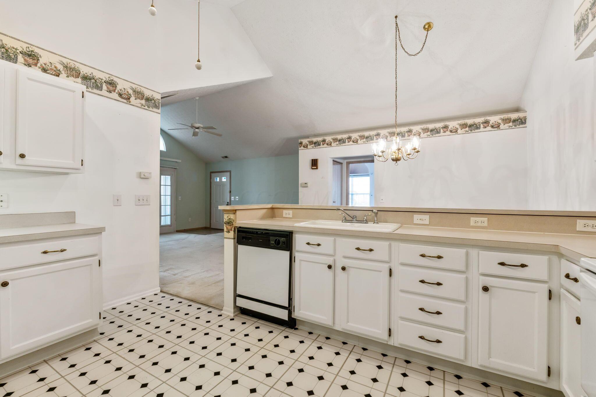 537 Mallet Place E Property Photo 21