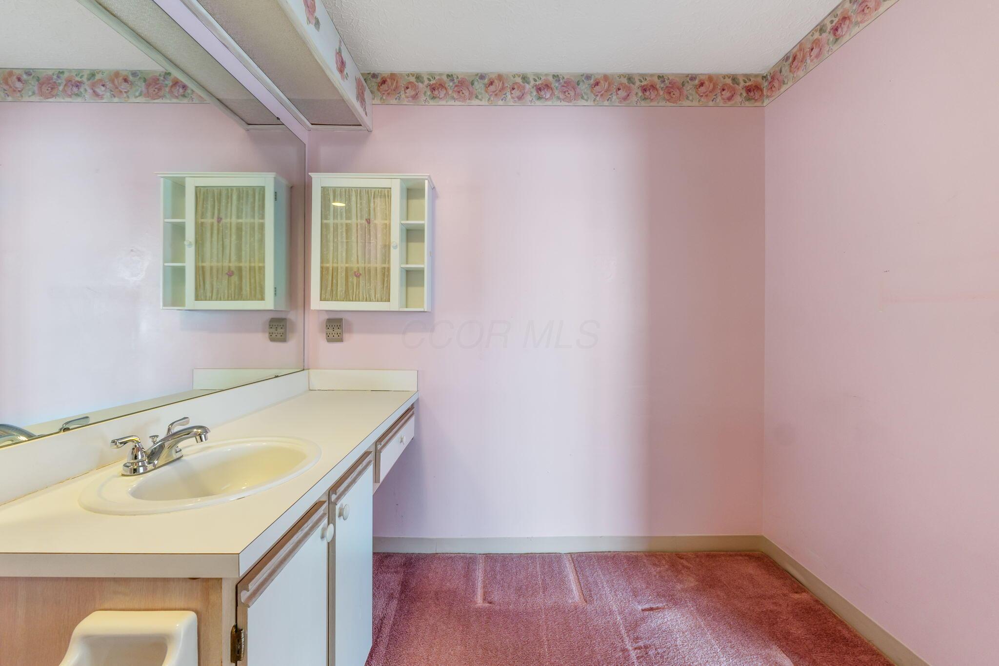 537 Mallet Place E Property Photo 40