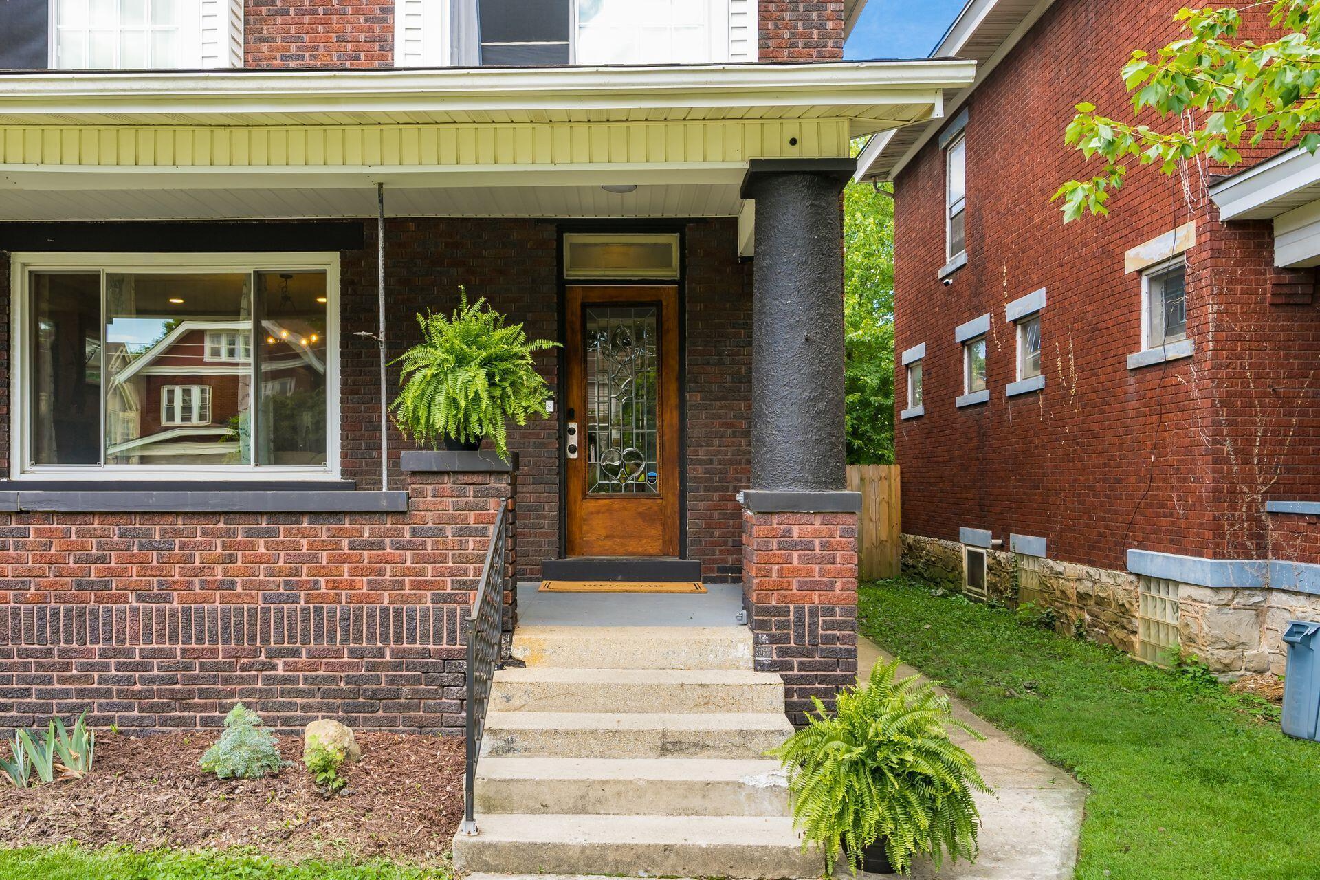 1856 Oak Street Property Photo 4
