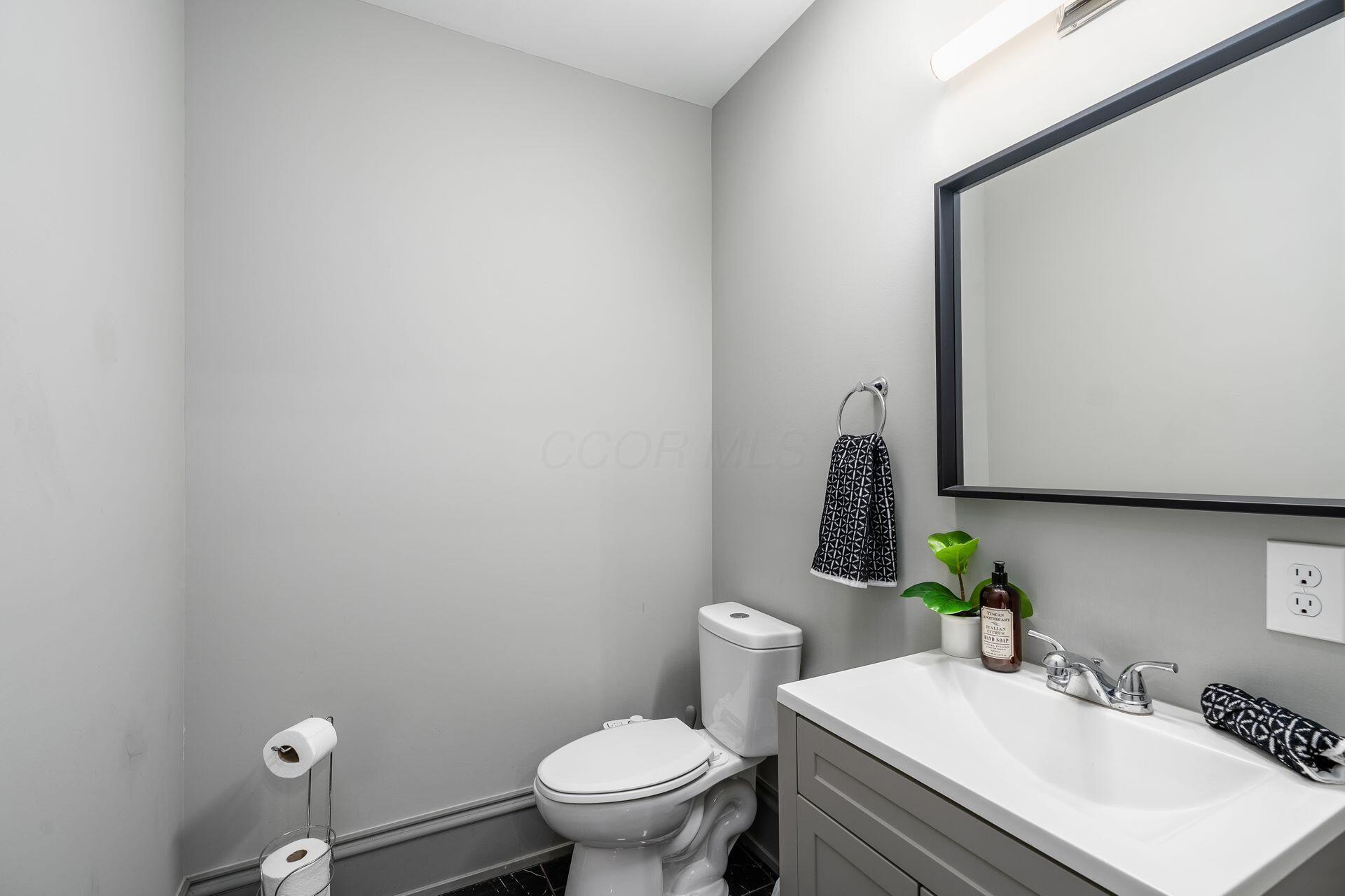 1856 Oak Street Property Photo 22
