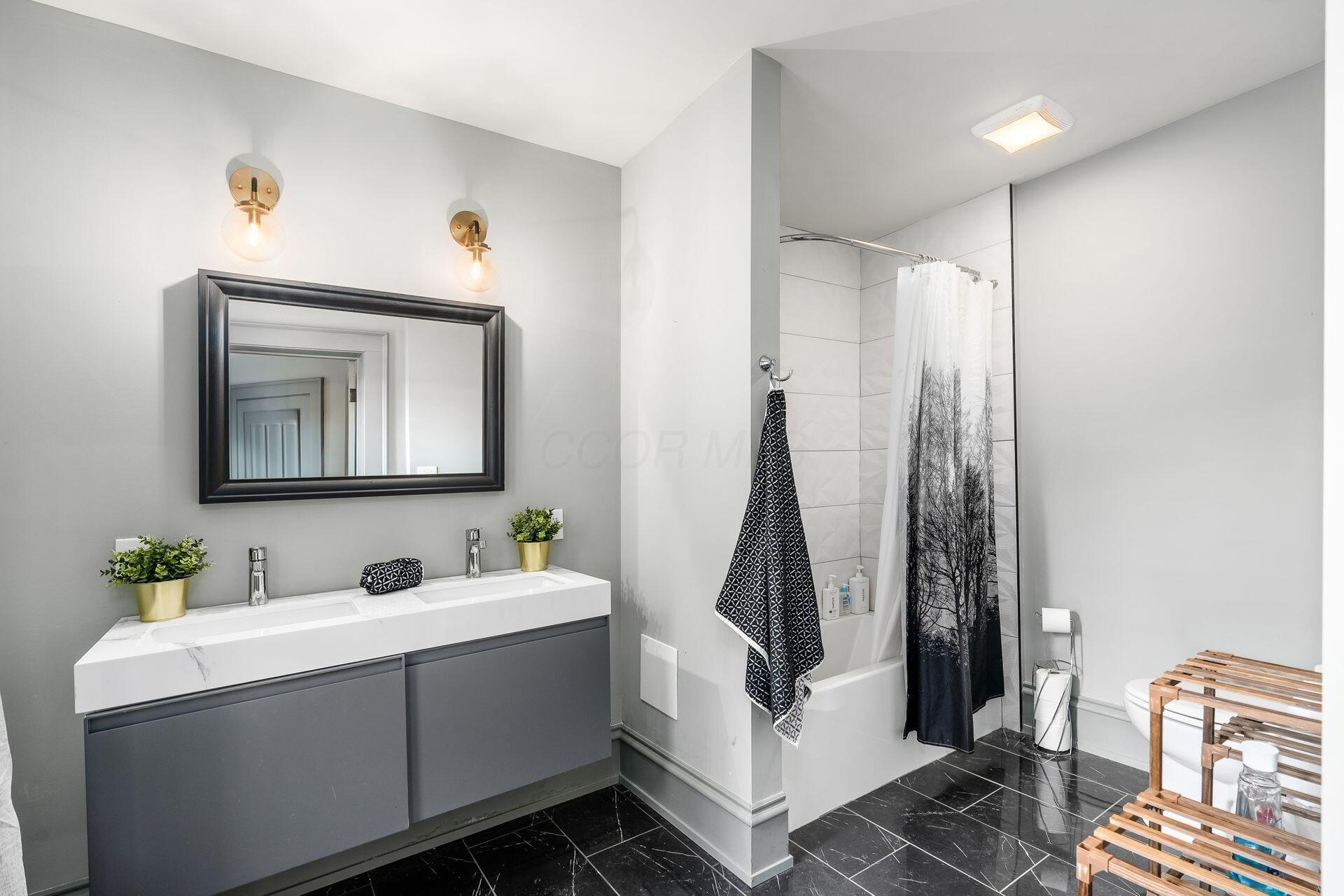 1856 Oak Street Property Photo 31