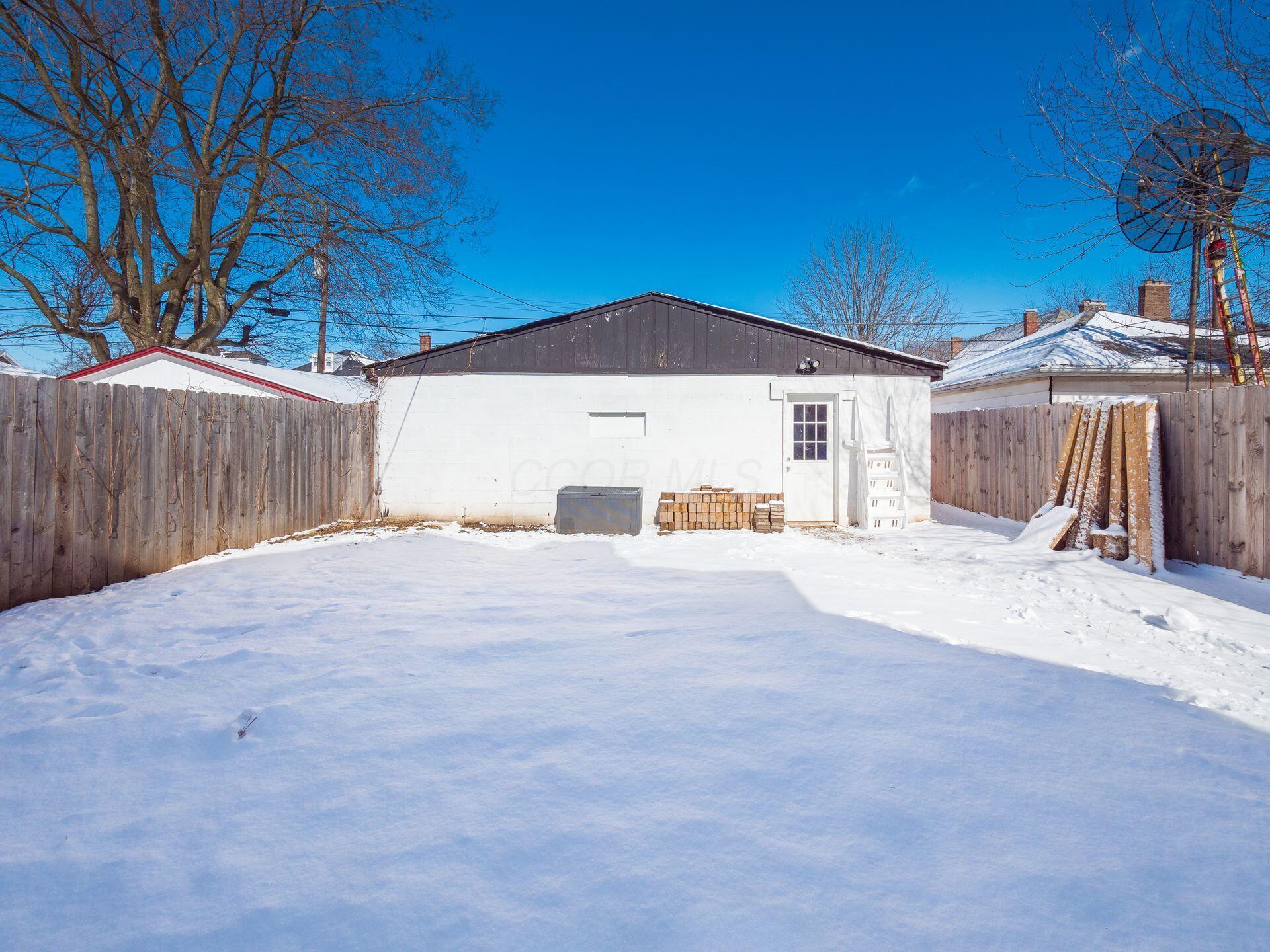 1856 Oak Street Property Photo 49