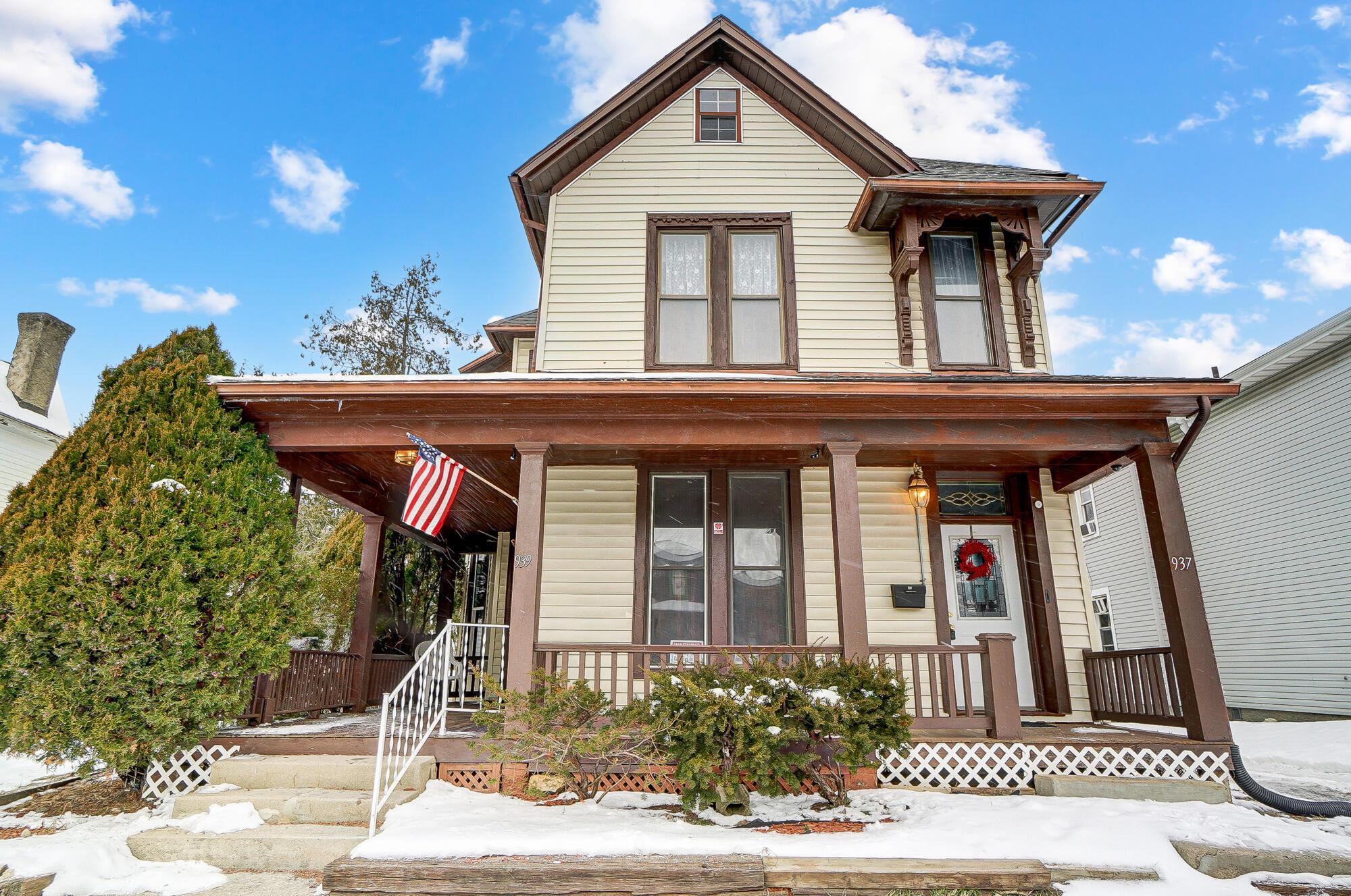 937 Oak Street Property Photo 1