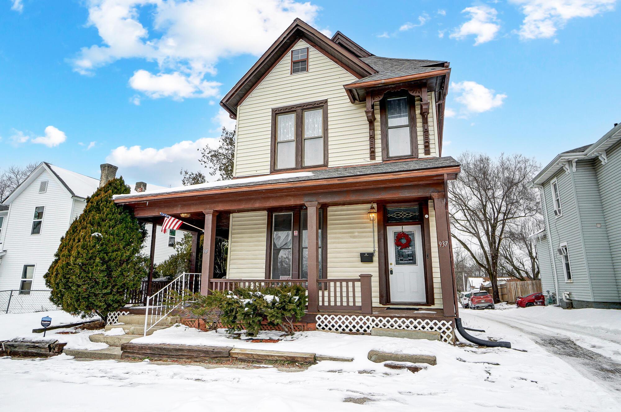 937 Oak Street Property Photo 2
