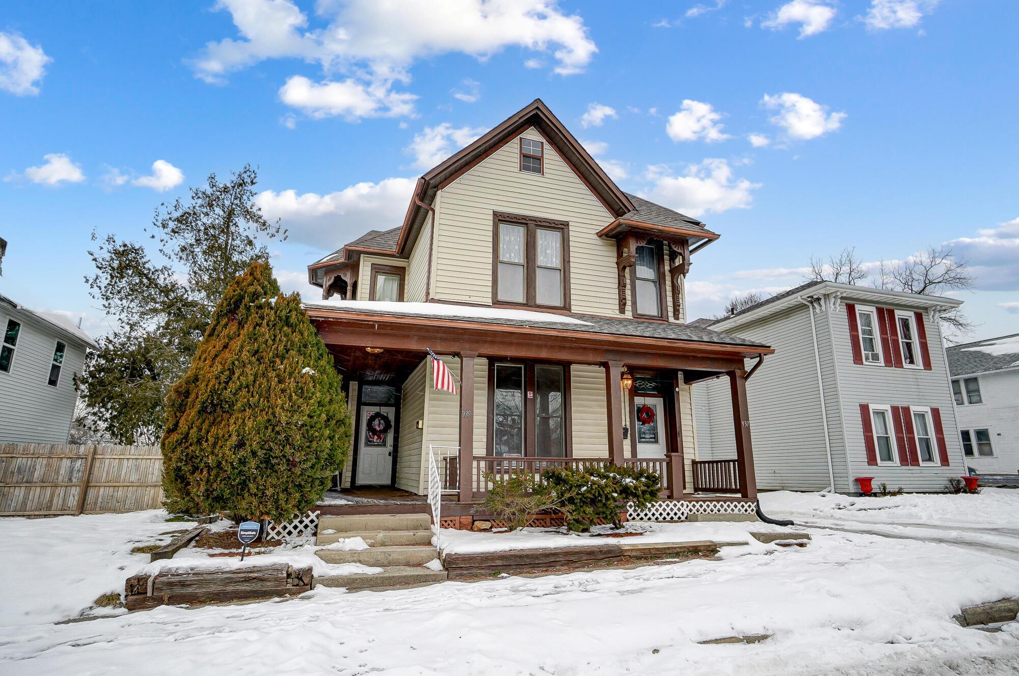 937 Oak Street Property Photo 3
