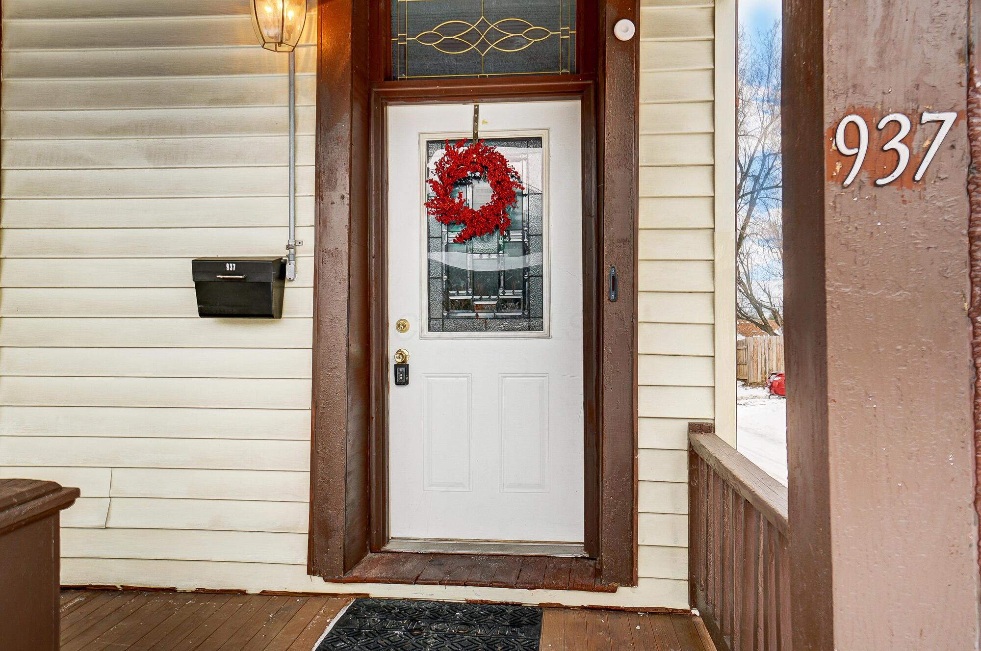 937 Oak Street Property Photo 4