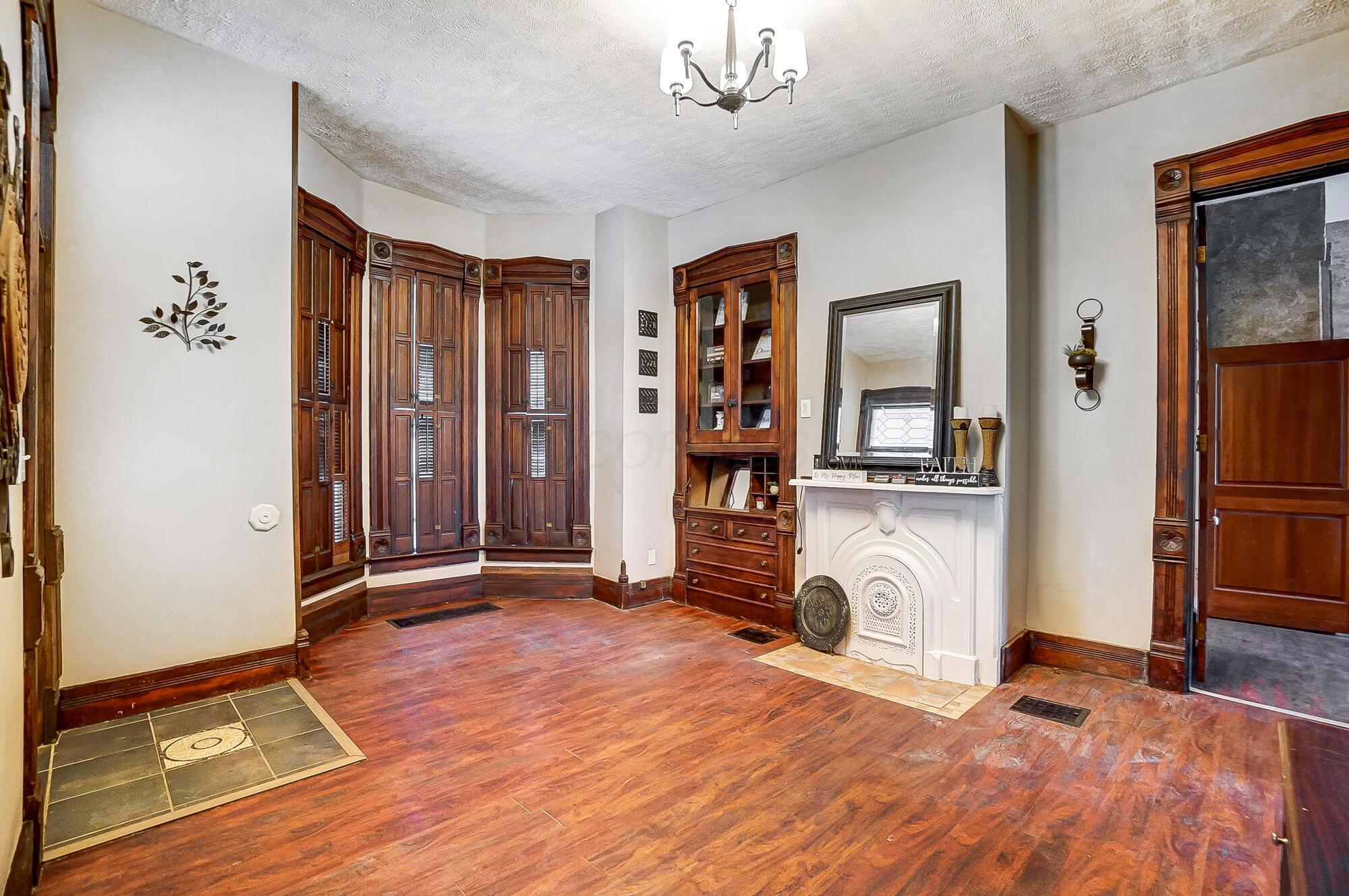 937 Oak Street Property Photo 8