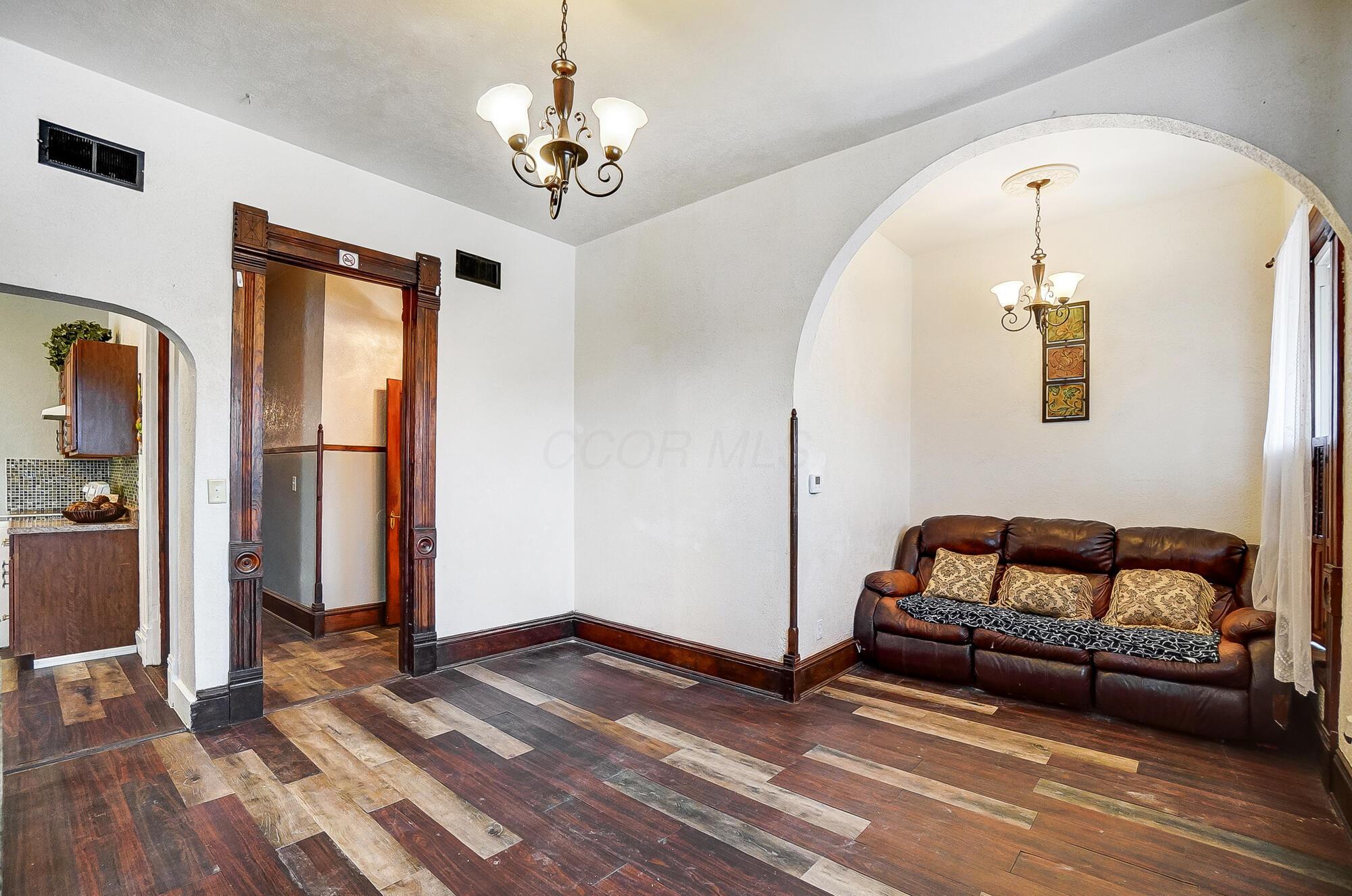 937 Oak Street Property Photo 14