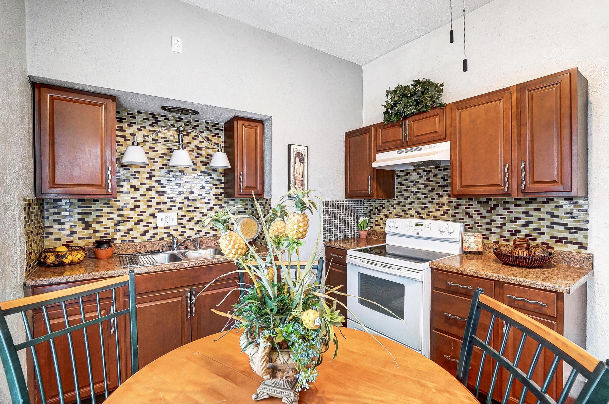 937 Oak Street Property Photo 18